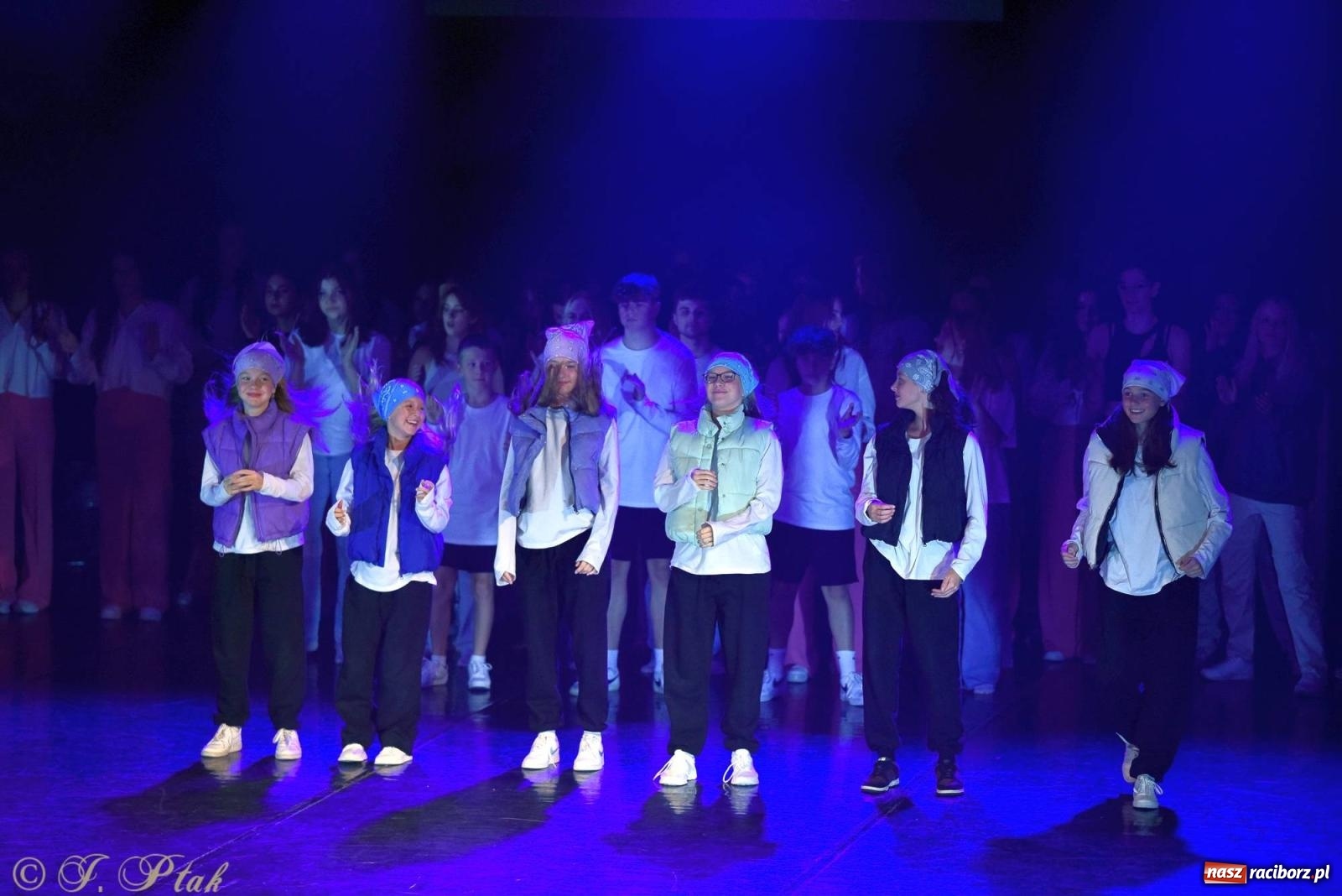 Zdjęcie w galerii na portalu naszraciborz.pl: Wielkie show w RCK-u. XII Gala Zespołu Tanecznego SKAZA [FOTO i WIDEO] wiadomości z regionu