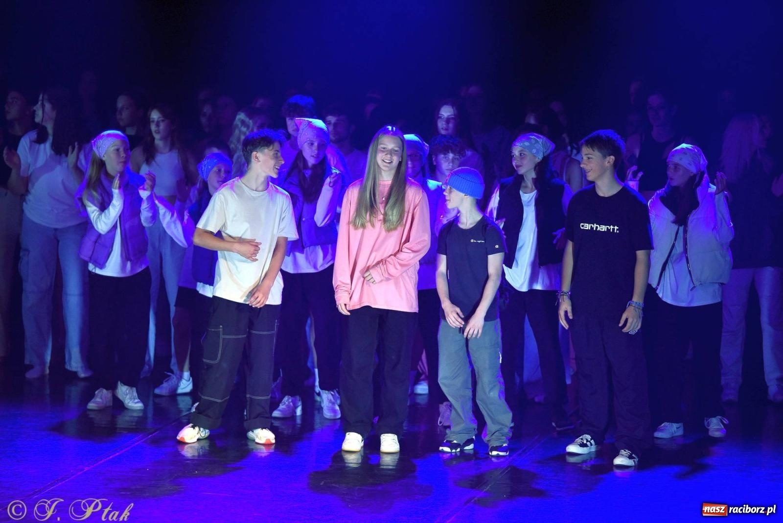 Zdjęcie w galerii na portalu naszraciborz.pl: Wielkie show w RCK-u. XII Gala Zespołu Tanecznego SKAZA [FOTO i WIDEO] wiadomości z regionu