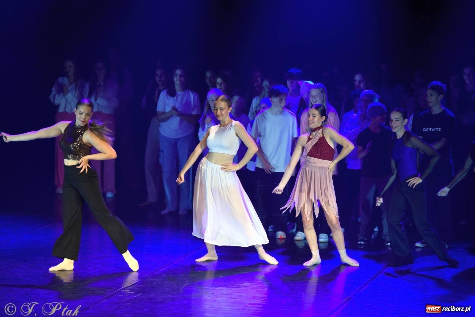 Zdjęcie w galerii na portalu naszraciborz.pl: Wielkie show w RCK-u. XII Gala Zespołu Tanecznego SKAZA [FOTO i WIDEO] wiadomości z regionu