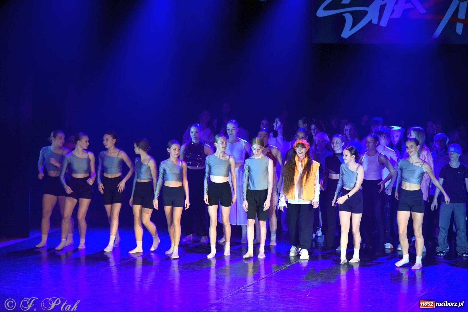 Zdjęcie w galerii na portalu naszraciborz.pl: Wielkie show w RCK-u. XII Gala Zespołu Tanecznego SKAZA [FOTO i WIDEO] wiadomości z regionu