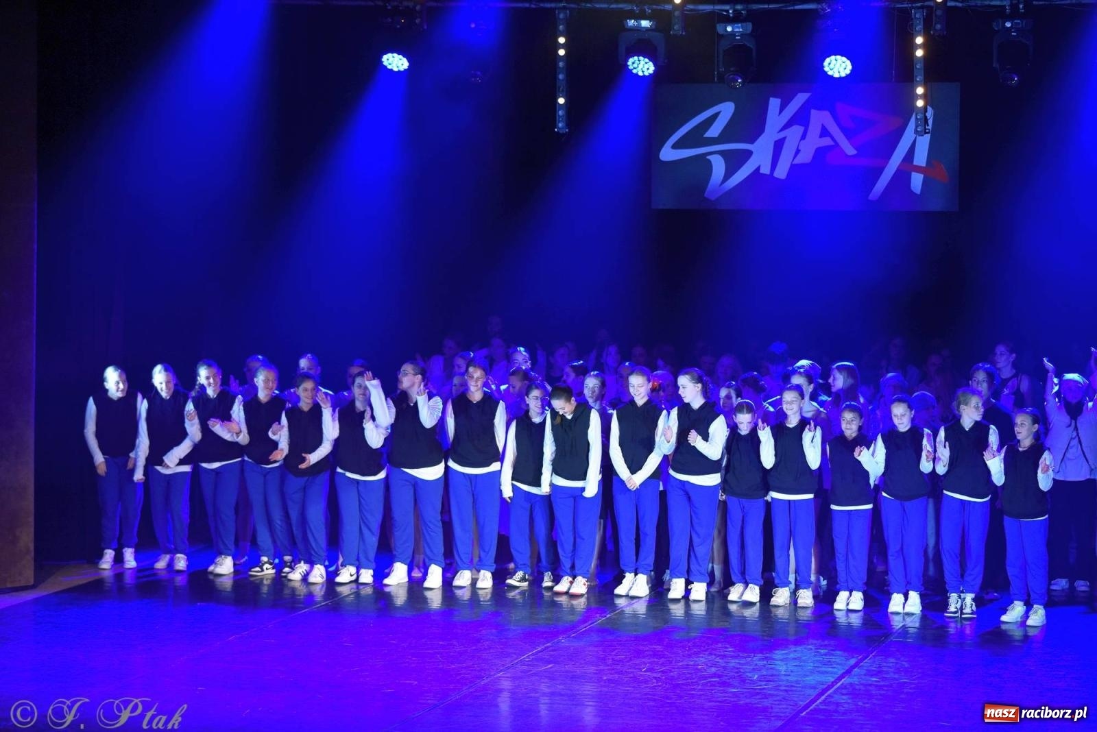 Zdjęcie w galerii na portalu naszraciborz.pl: Wielkie show w RCK-u. XII Gala Zespołu Tanecznego SKAZA [FOTO i WIDEO] wiadomości z regionu