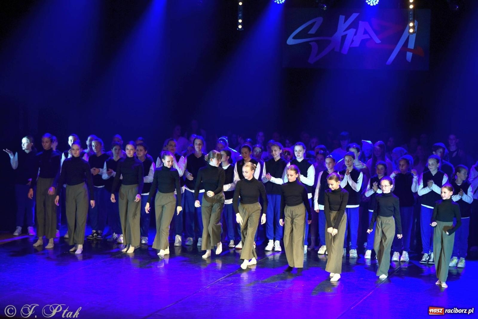 Zdjęcie w galerii na portalu naszraciborz.pl: Wielkie show w RCK-u. XII Gala Zespołu Tanecznego SKAZA [FOTO i WIDEO] wiadomości z regionu