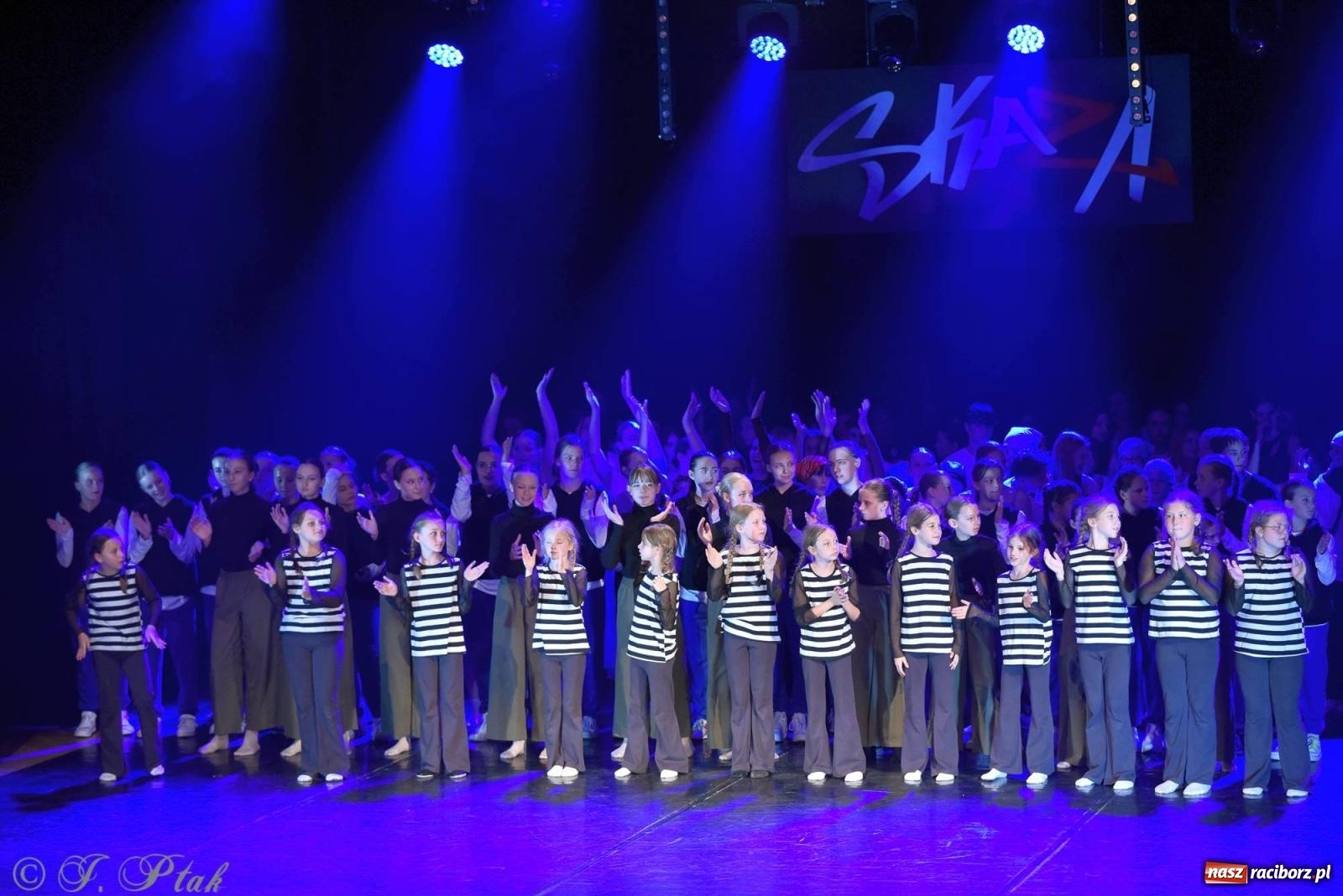 Zdjęcie w galerii na portalu naszraciborz.pl: Wielkie show w RCK-u. XII Gala Zespołu Tanecznego SKAZA [FOTO i WIDEO] wiadomości z regionu