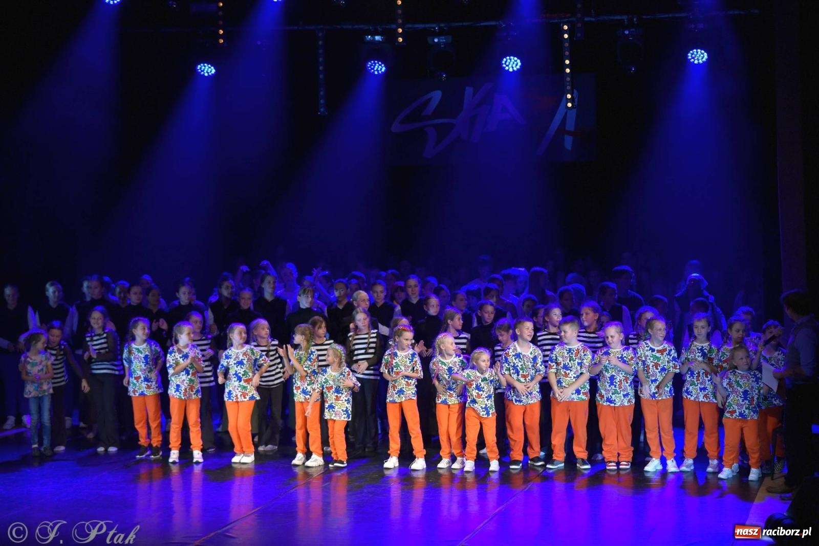 Zdjęcie w galerii na portalu naszraciborz.pl: Wielkie show w RCK-u. XII Gala Zespołu Tanecznego SKAZA [FOTO i WIDEO] wiadomości z regionu