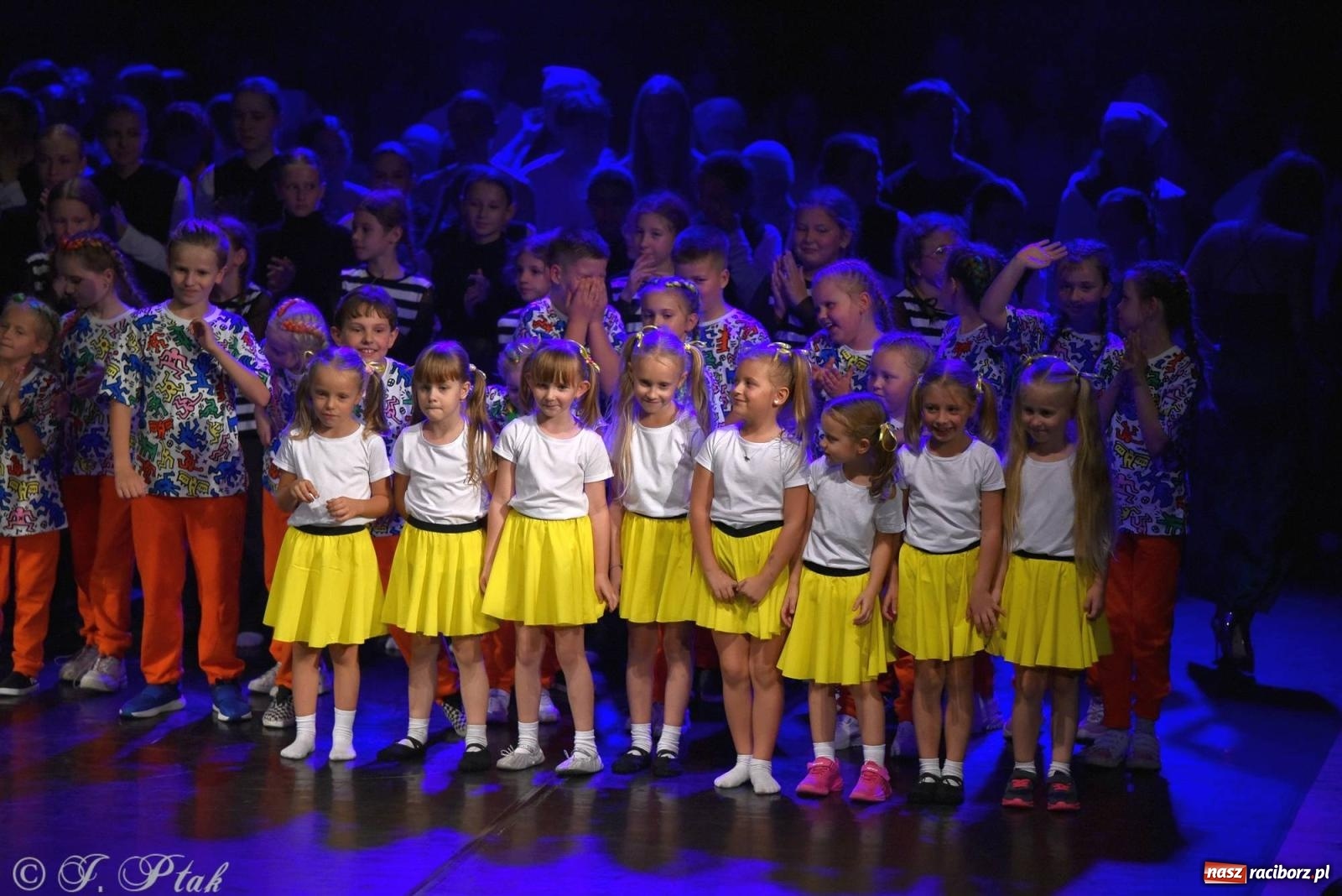 Zdjęcie w galerii na portalu naszraciborz.pl: Wielkie show w RCK-u. XII Gala Zespołu Tanecznego SKAZA [FOTO i WIDEO] wiadomości z regionu