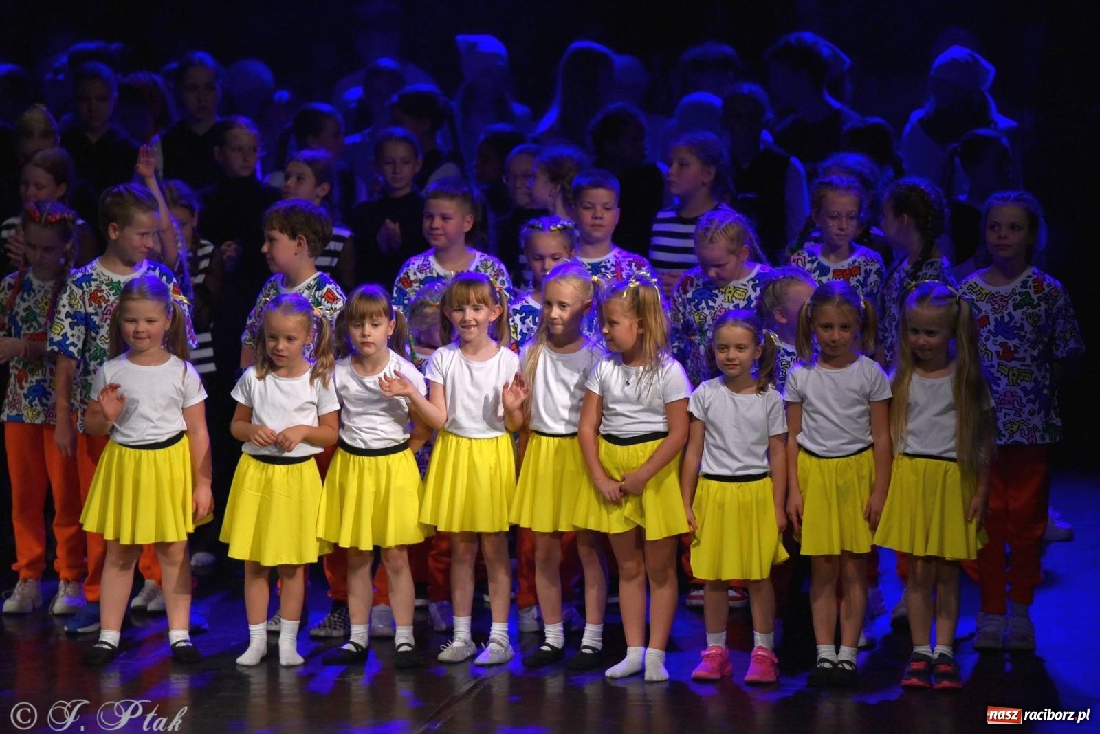 Zdjęcie w galerii na portalu naszraciborz.pl: Wielkie show w RCK-u. XII Gala Zespołu Tanecznego SKAZA [FOTO i WIDEO] wiadomości z regionu