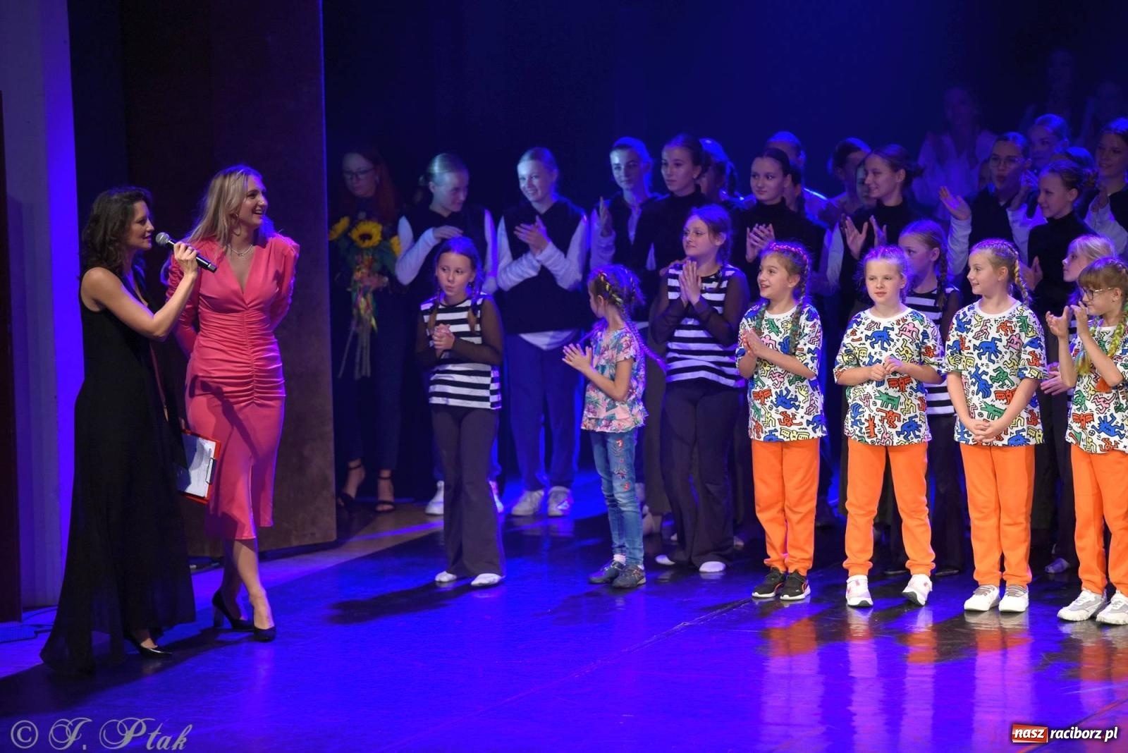 Zdjęcie w galerii na portalu naszraciborz.pl: Wielkie show w RCK-u. XII Gala Zespołu Tanecznego SKAZA [FOTO i WIDEO] wiadomości z regionu