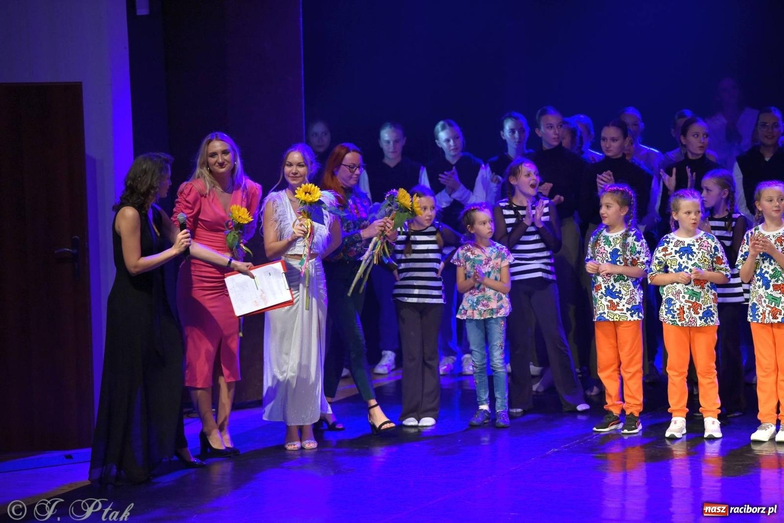 Zdjęcie w galerii na portalu naszraciborz.pl: Wielkie show w RCK-u. XII Gala Zespołu Tanecznego SKAZA [FOTO i WIDEO] wiadomości z regionu