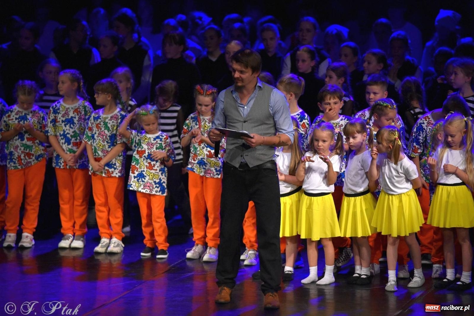 Zdjęcie w galerii na portalu naszraciborz.pl: Wielkie show w RCK-u. XII Gala Zespołu Tanecznego SKAZA [FOTO i WIDEO] wiadomości z regionu