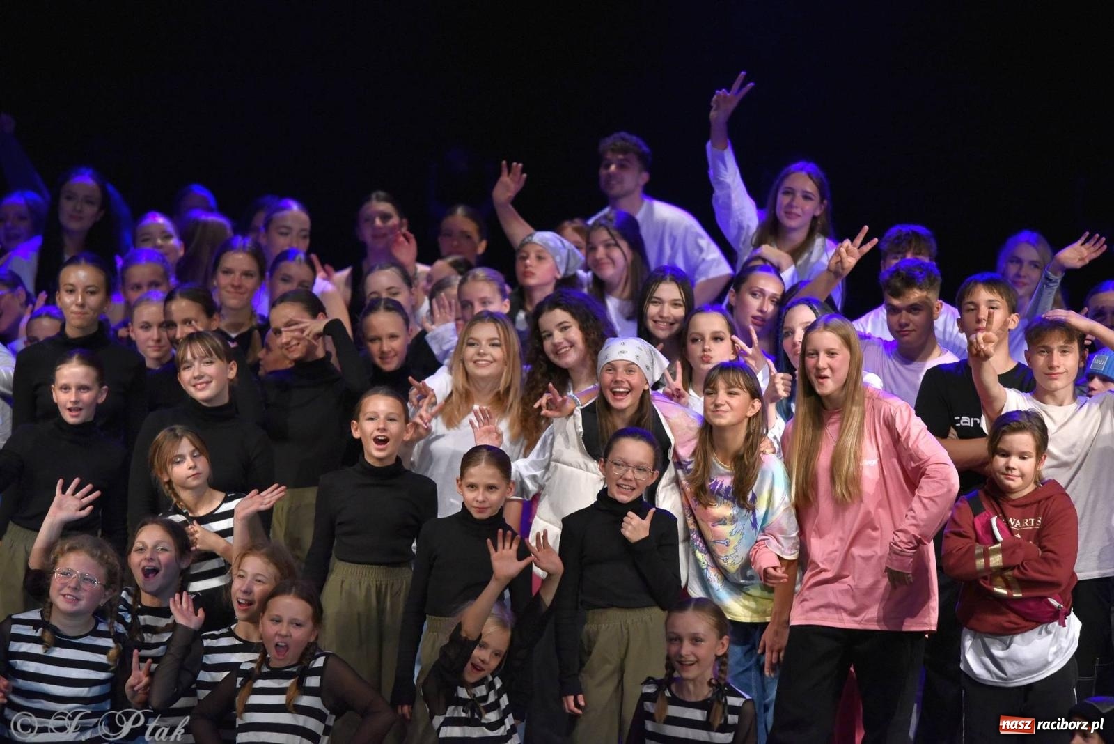 Zdjęcie w galerii na portalu naszraciborz.pl: Wielkie show w RCK-u. XII Gala Zespołu Tanecznego SKAZA [FOTO i WIDEO] wiadomości z regionu