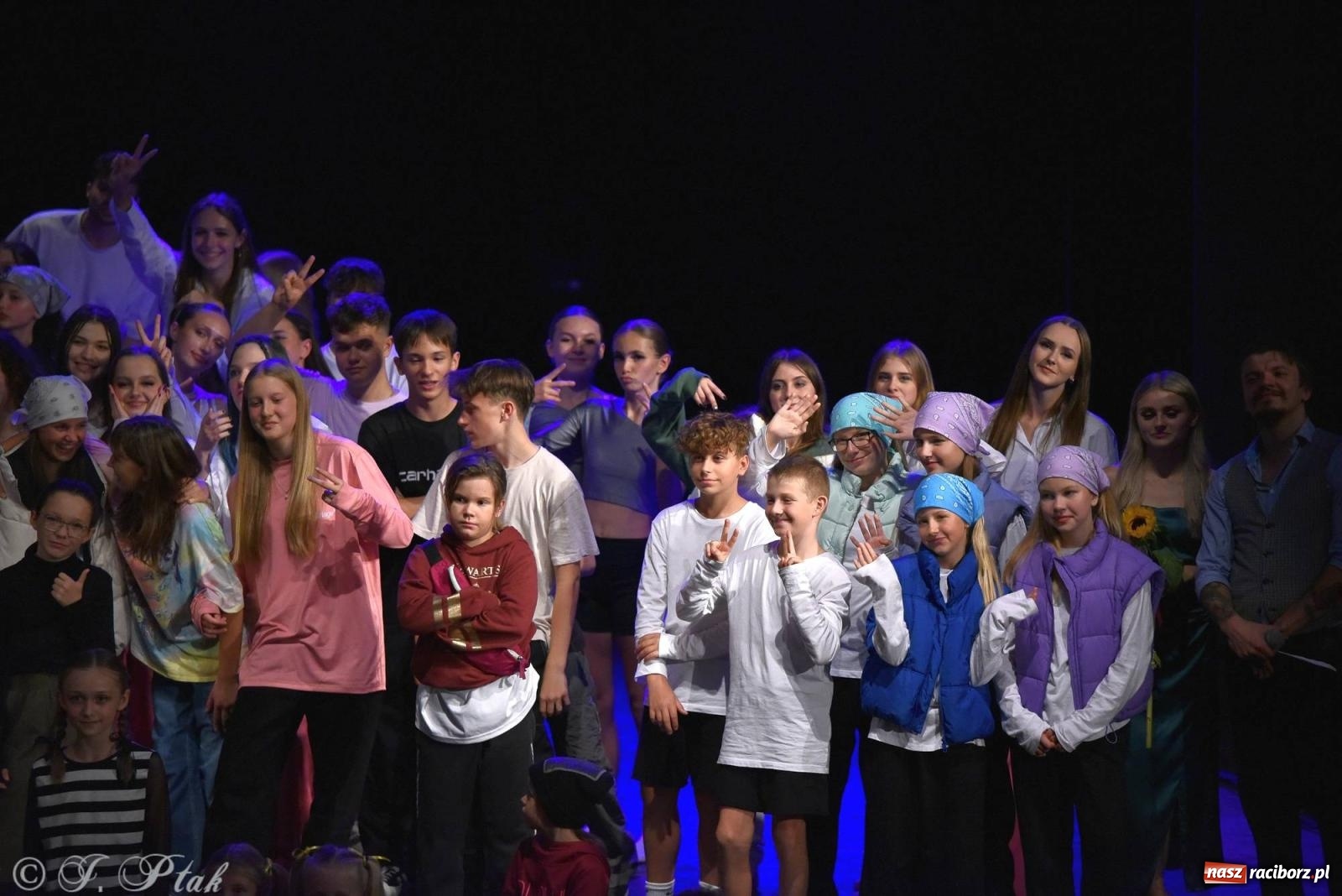 Zdjęcie w galerii na portalu naszraciborz.pl: Wielkie show w RCK-u. XII Gala Zespołu Tanecznego SKAZA [FOTO i WIDEO] wiadomości z regionu