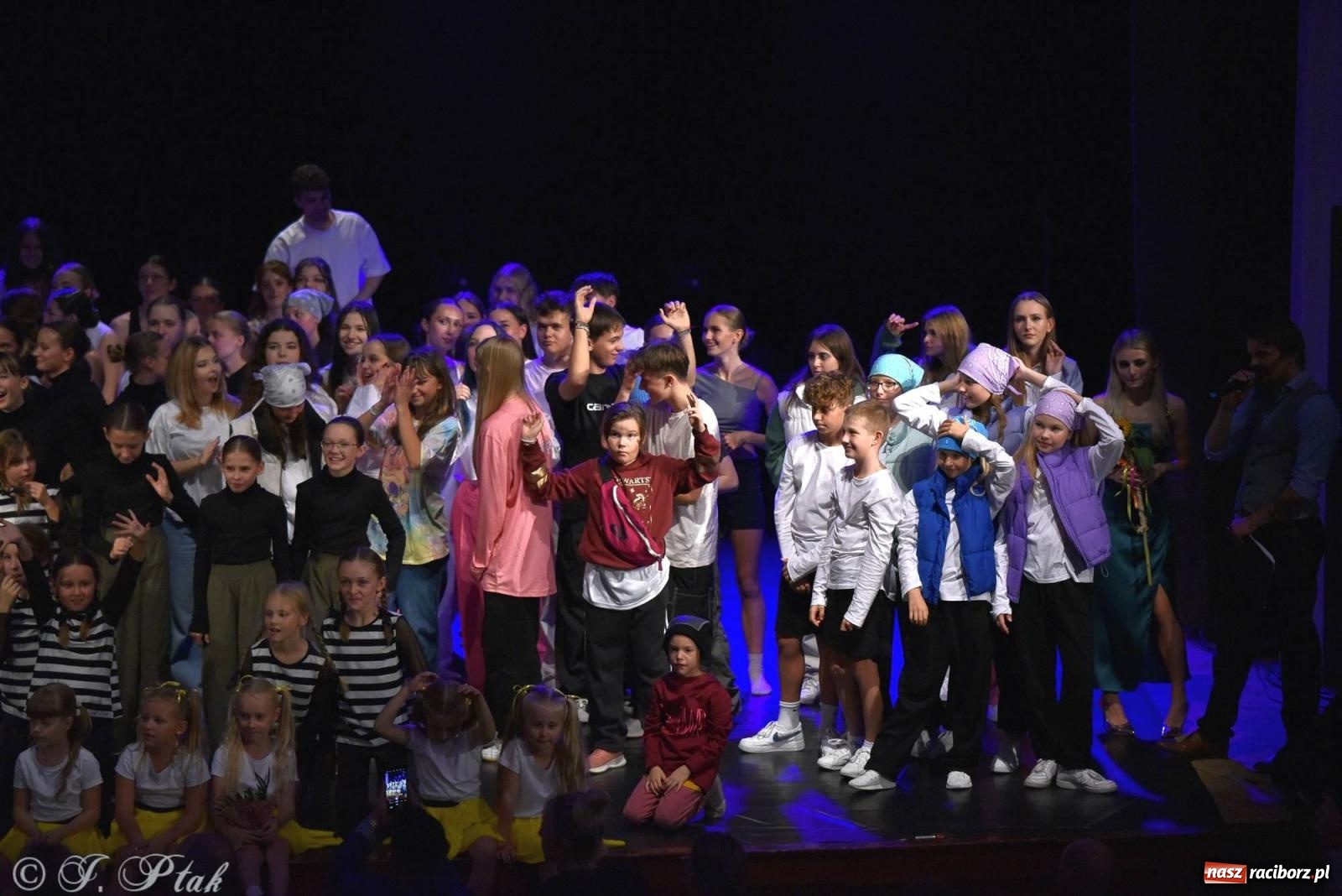 Zdjęcie w galerii na portalu naszraciborz.pl: Wielkie show w RCK-u. XII Gala Zespołu Tanecznego SKAZA [FOTO i WIDEO] wiadomości z regionu