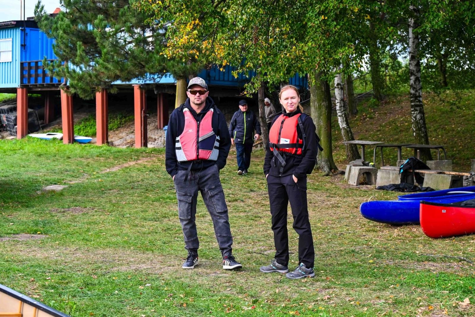 Zdjęcie w galerii na portalu naszraciborz.pl: Wodniacy chowają sprzęt. Meandry Odry oficjalnie zamknięte wiadomości z regionu