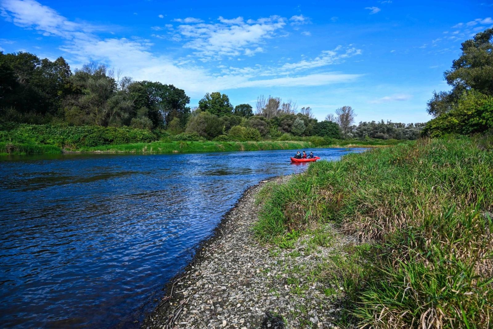 Zdjęcie w galerii na portalu naszraciborz.pl: Wodniacy chowają sprzęt. Meandry Odry oficjalnie zamknięte wiadomości z regionu