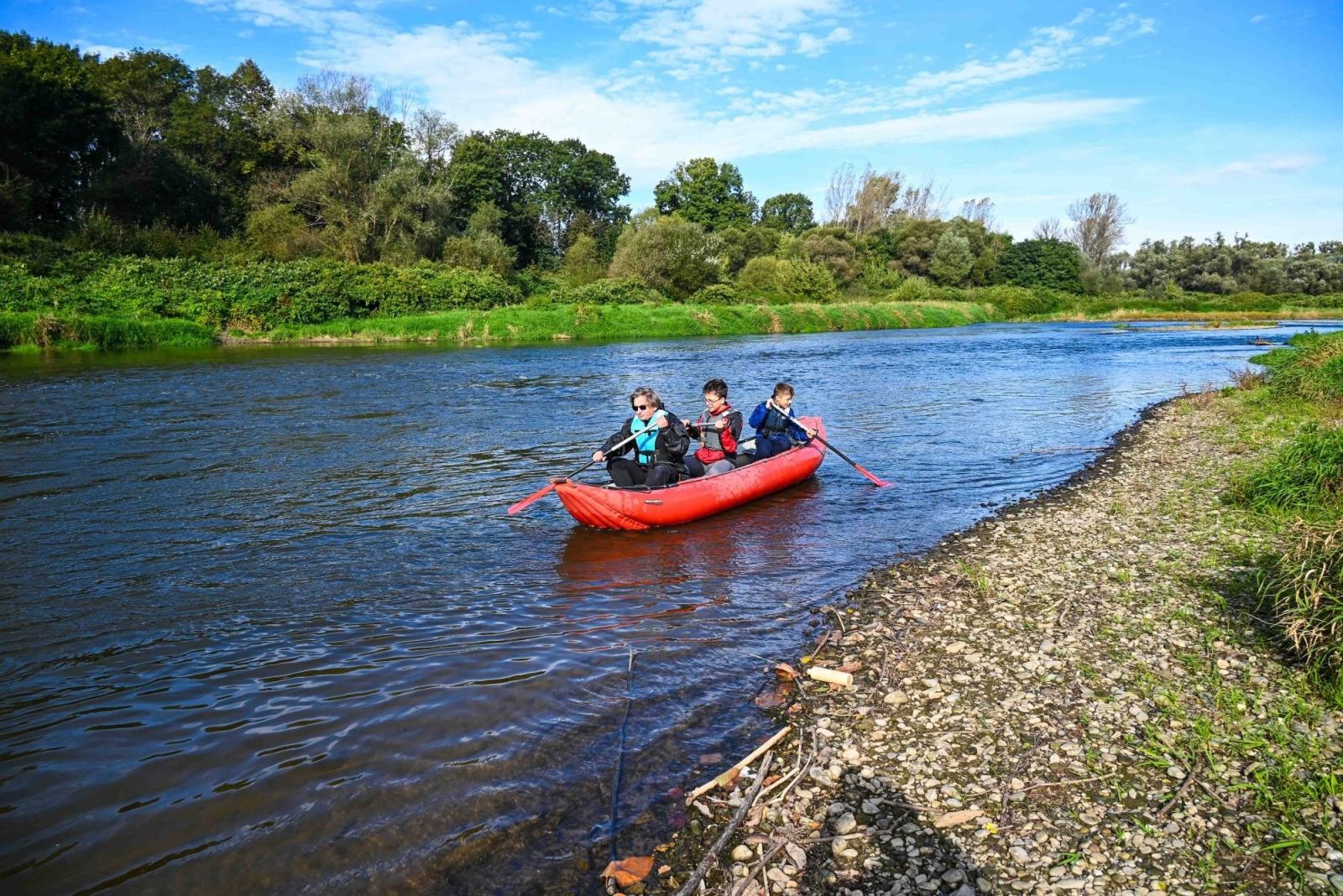 Zdjęcie w galerii na portalu naszraciborz.pl: Wodniacy chowają sprzęt. Meandry Odry oficjalnie zamknięte wiadomości z regionu