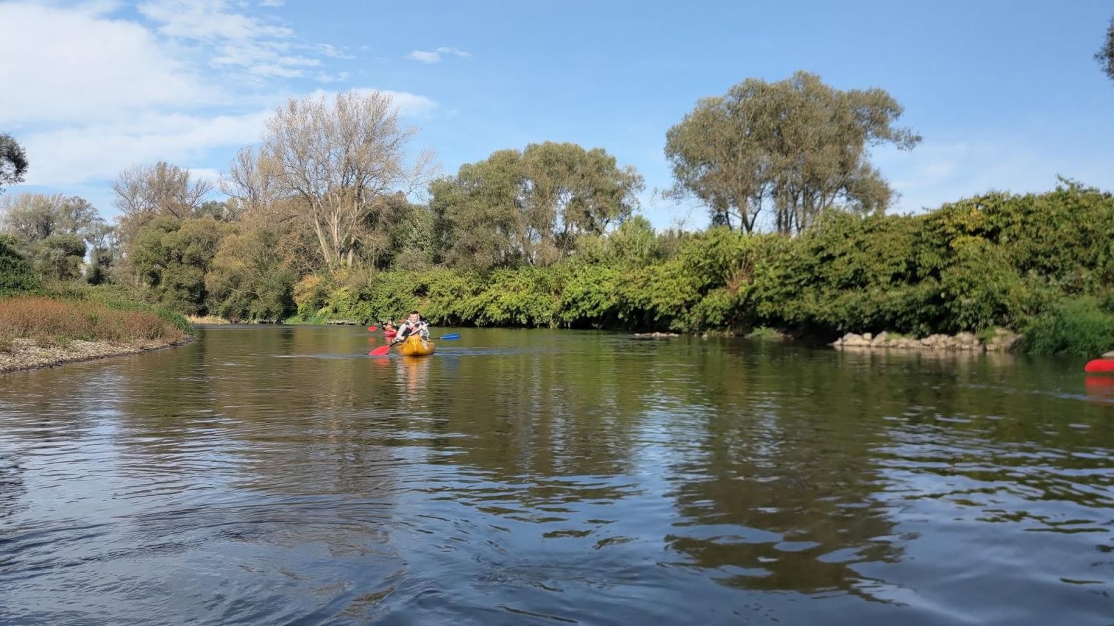 Zdjęcie w galerii na portalu naszraciborz.pl: Wodniacy chowają sprzęt. Meandry Odry oficjalnie zamknięte wiadomości z regionu