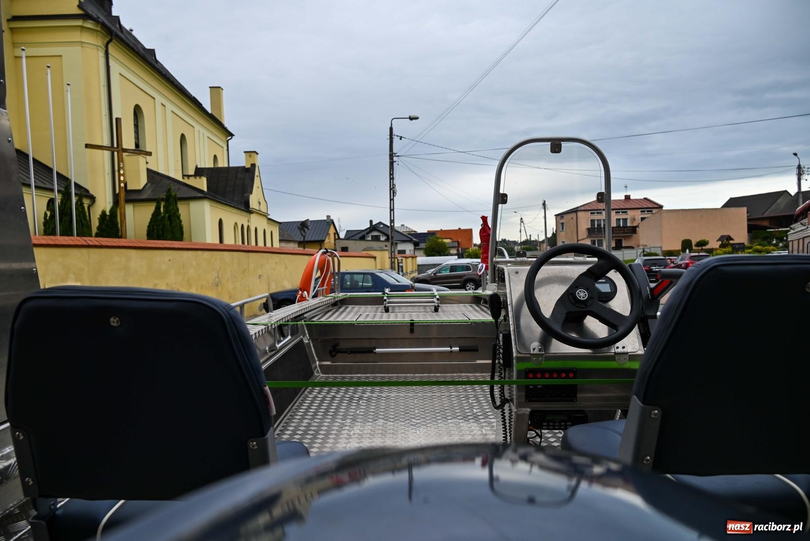 Zdjęcie w galerii na portalu naszraciborz.pl: Nowa łódź dla OSP Krzyżanowice wiadomości z regionu