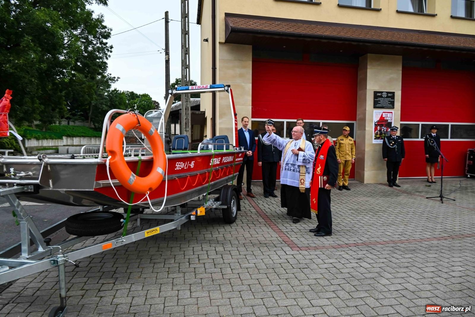 Zdjęcie w galerii na portalu naszraciborz.pl: Nowa łódź dla OSP Krzyżanowice wiadomości z regionu