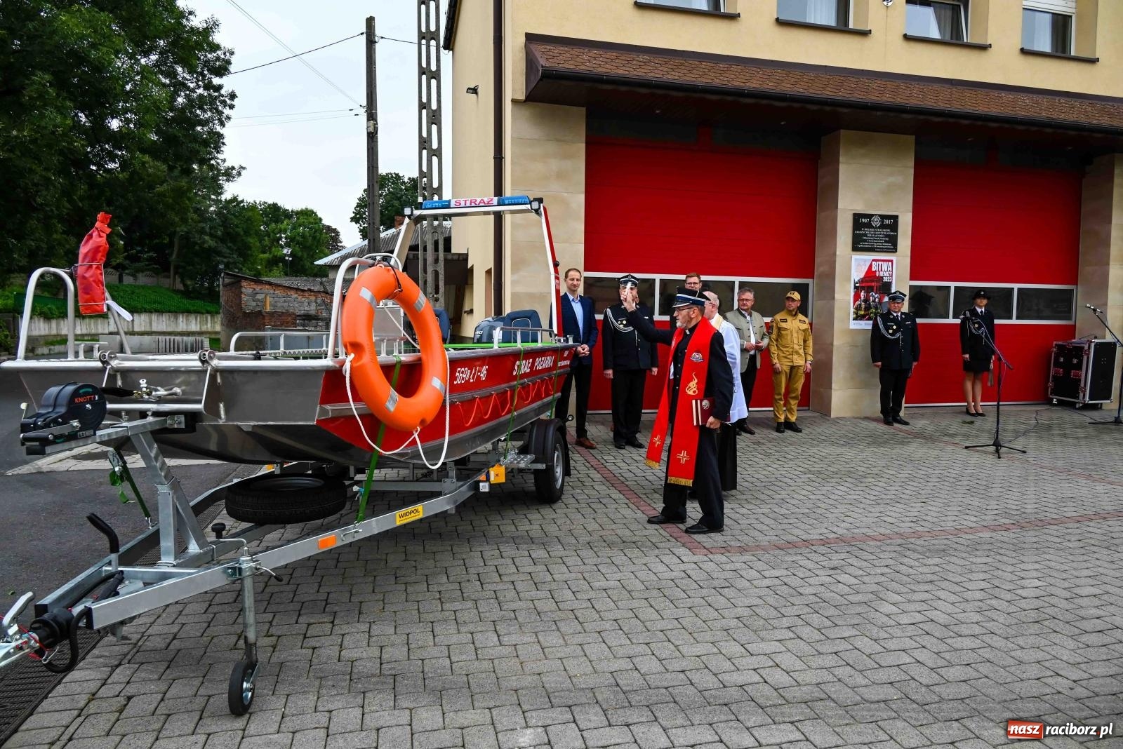 Zdjęcie w galerii na portalu naszraciborz.pl: Nowa łódź dla OSP Krzyżanowice wiadomości z regionu