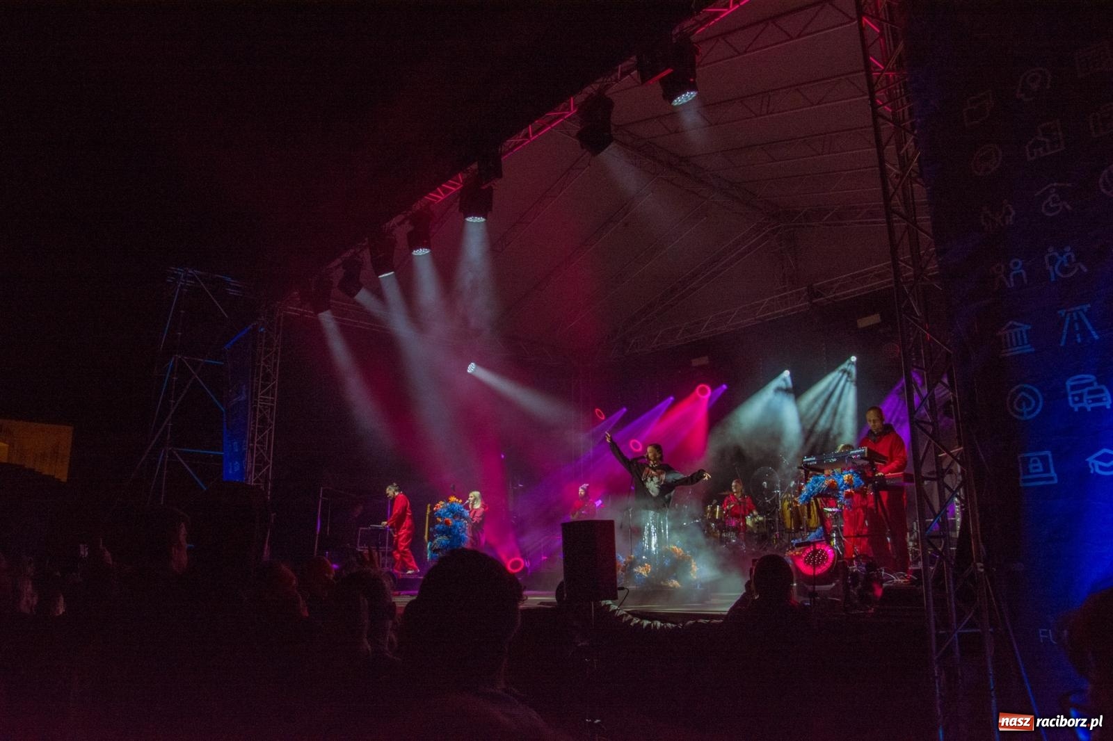 Zdjęcie w galerii na portalu naszraciborz.pl: Natalia Szroeder - koncert na zamku w Raciborzu [FOTO i WIDEO] wiadomości z regionu