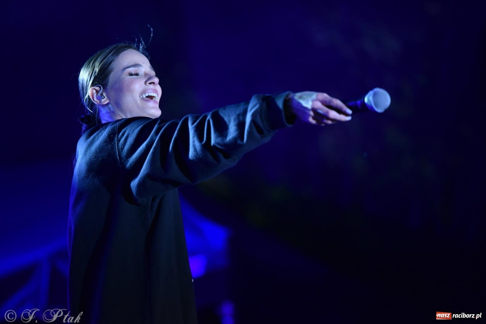 Zdjęcie w galerii na portalu naszraciborz.pl: Natalia Szroeder - koncert na zamku w Raciborzu [FOTO i WIDEO] wiadomości z regionu