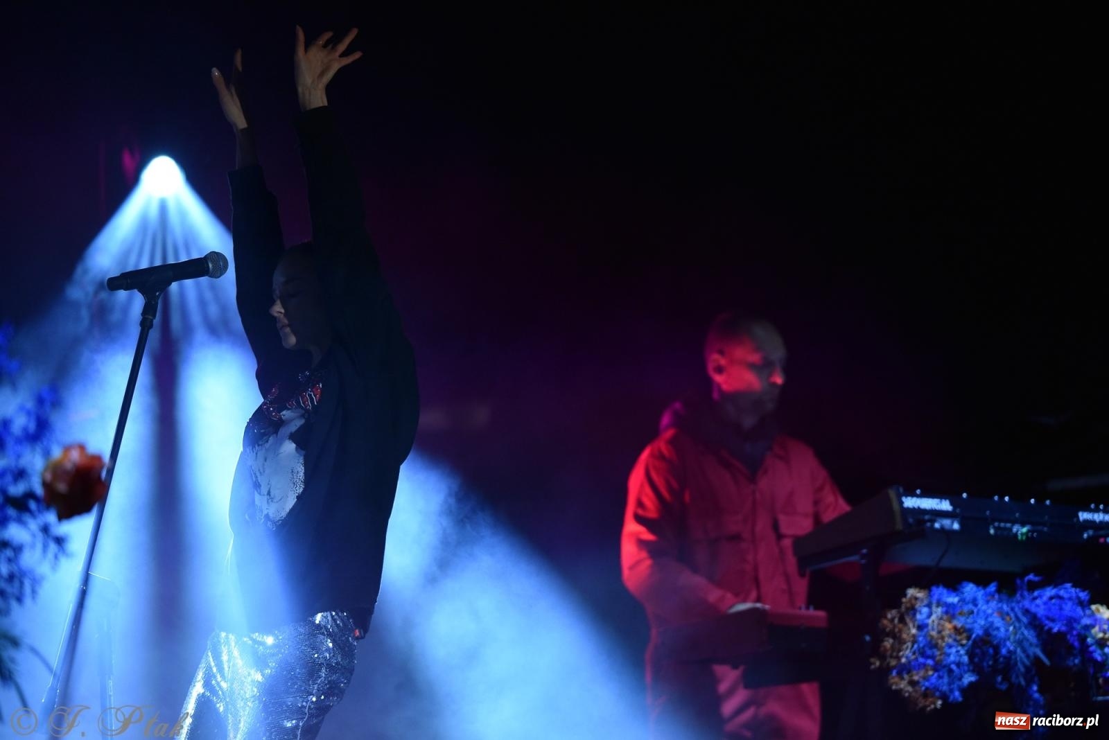 Zdjęcie w galerii na portalu naszraciborz.pl: Natalia Szroeder - koncert na zamku w Raciborzu [FOTO i WIDEO] wiadomości z regionu