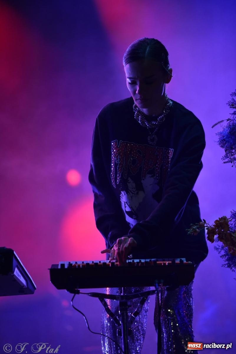 Zdjęcie w galerii na portalu naszraciborz.pl: Natalia Szroeder - koncert na zamku w Raciborzu [FOTO i WIDEO] wiadomości z regionu