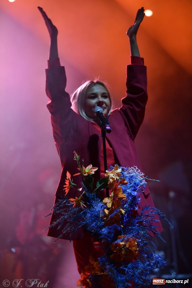 Zdjęcie w galerii na portalu naszraciborz.pl: Natalia Szroeder - koncert na zamku w Raciborzu [FOTO i WIDEO] wiadomości z regionu