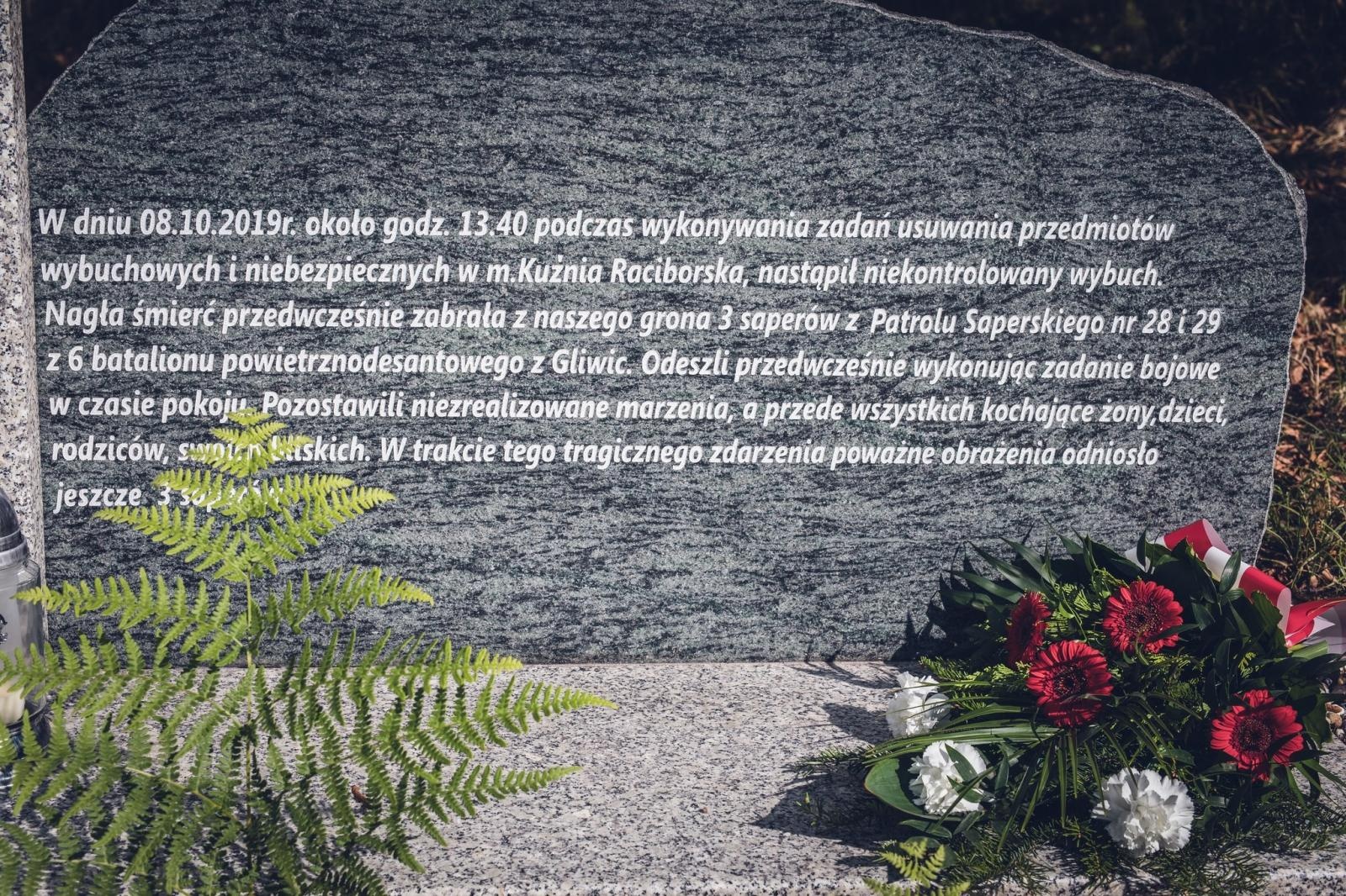 Zdjęcie w galerii na portalu naszraciborz.pl: W Kuźni Raciborskiej uczczono pamięć saperów wiadomości z regionu