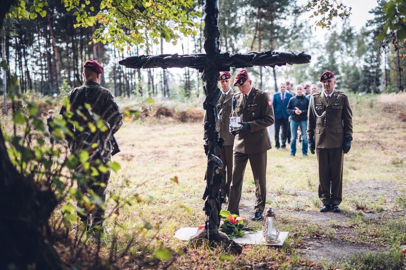 Zdjęcie w galerii na portalu naszraciborz.pl: W Kuźni Raciborskiej uczczono pamięć saperów wiadomości z regionu