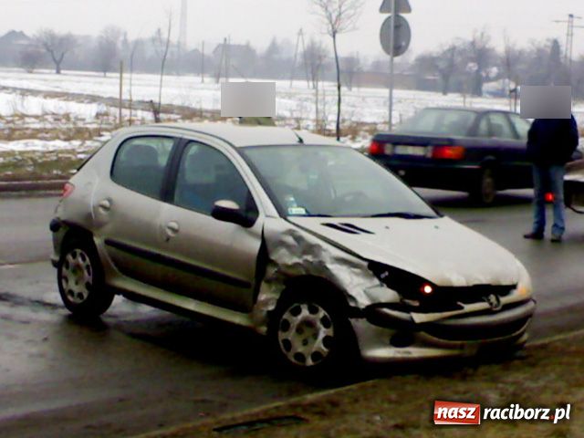 Zdjęcie w galerii na portalu naszraciborz.pl: Peugeot jechał za szybko wiadomości z regionu