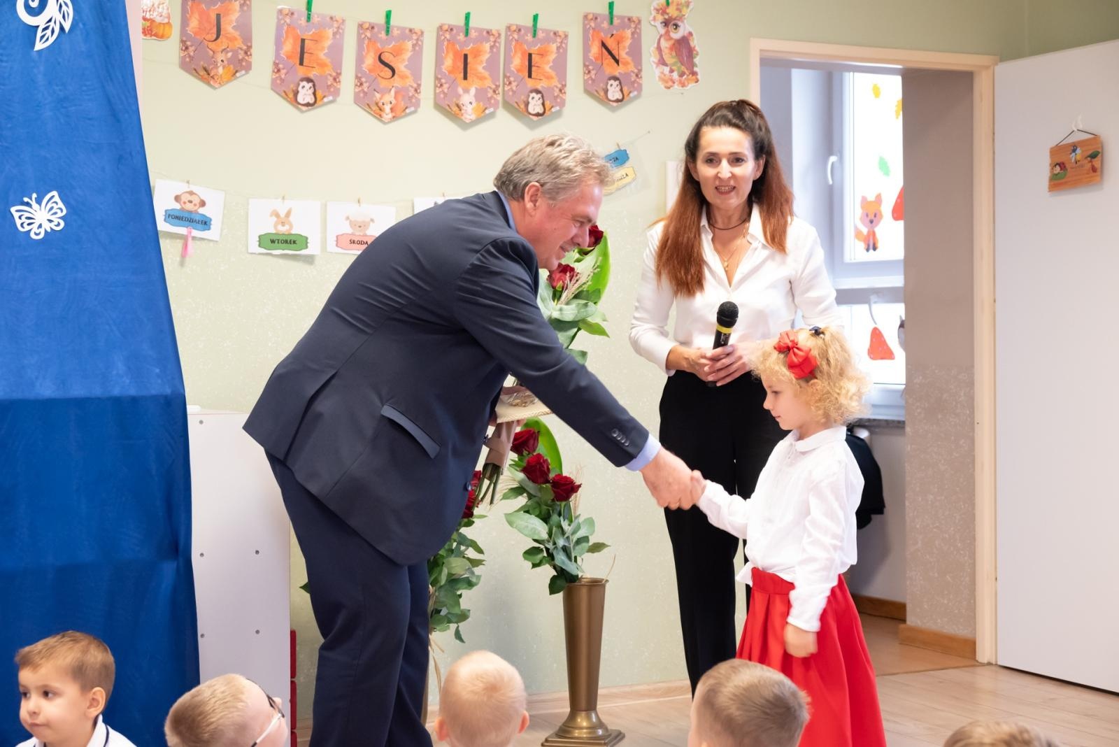 Zdjęcie w galerii na portalu naszraciborz.pl:  Radość w bieńkowickim przedszkolu. Otwarto nowy plac zabaw wiadomości z regionu