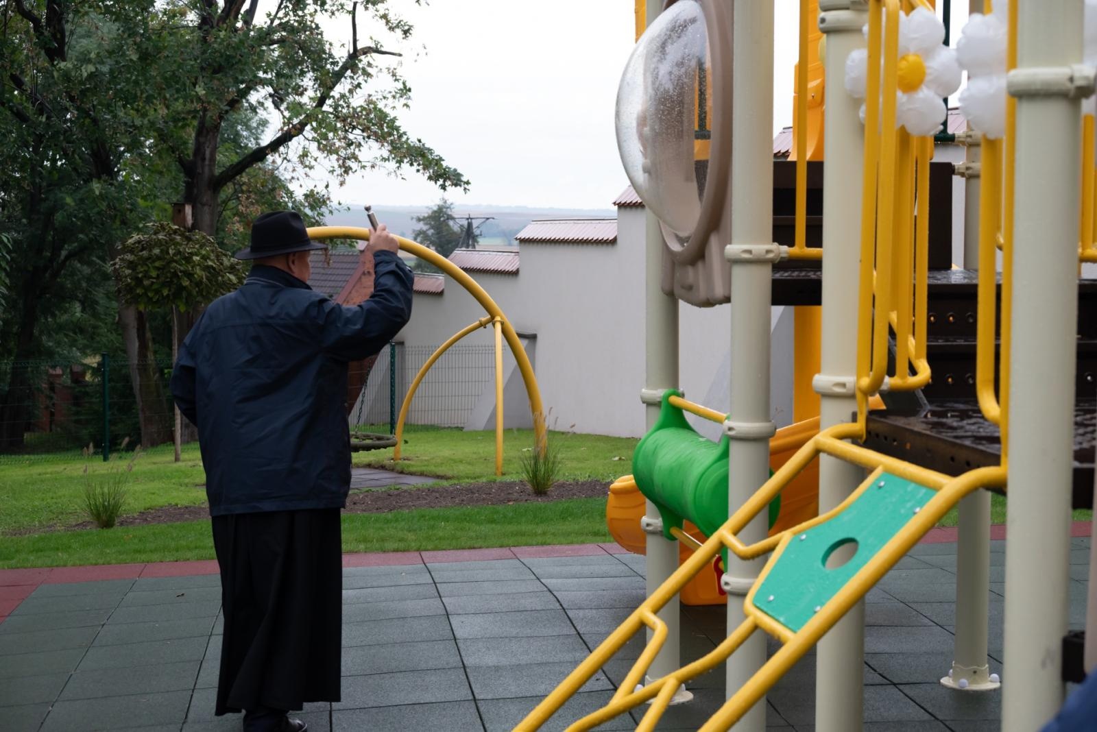 Zdjęcie w galerii na portalu naszraciborz.pl:  Radość w bieńkowickim przedszkolu. Otwarto nowy plac zabaw wiadomości z regionu