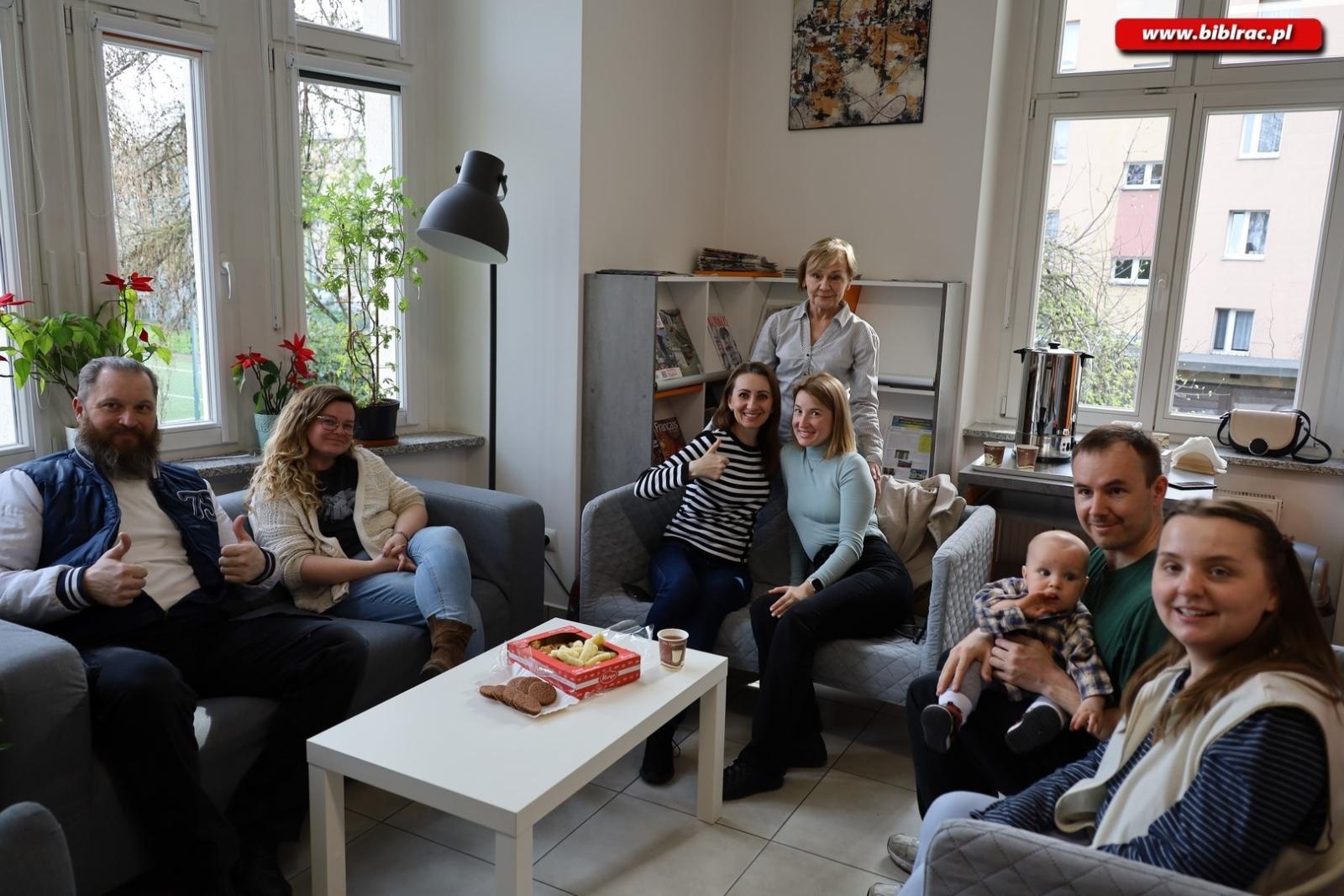 Zdjęcie w galerii na portalu naszraciborz.pl: Мовне кафе. Biblioteka uczy języka polskiego! wiadomości z regionu