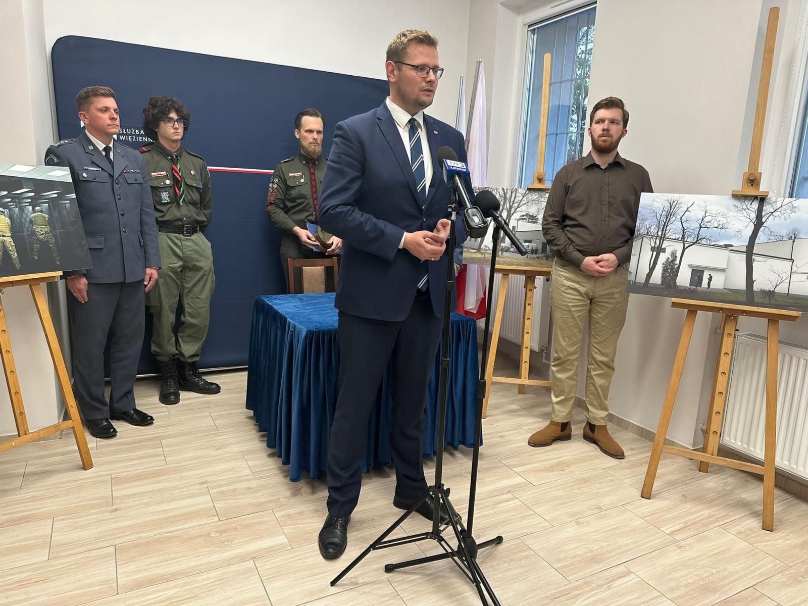 Zdjęcie w galerii na portalu naszraciborz.pl: Harcerze z Raciborza z nową Harcówką wiadomości z regionu