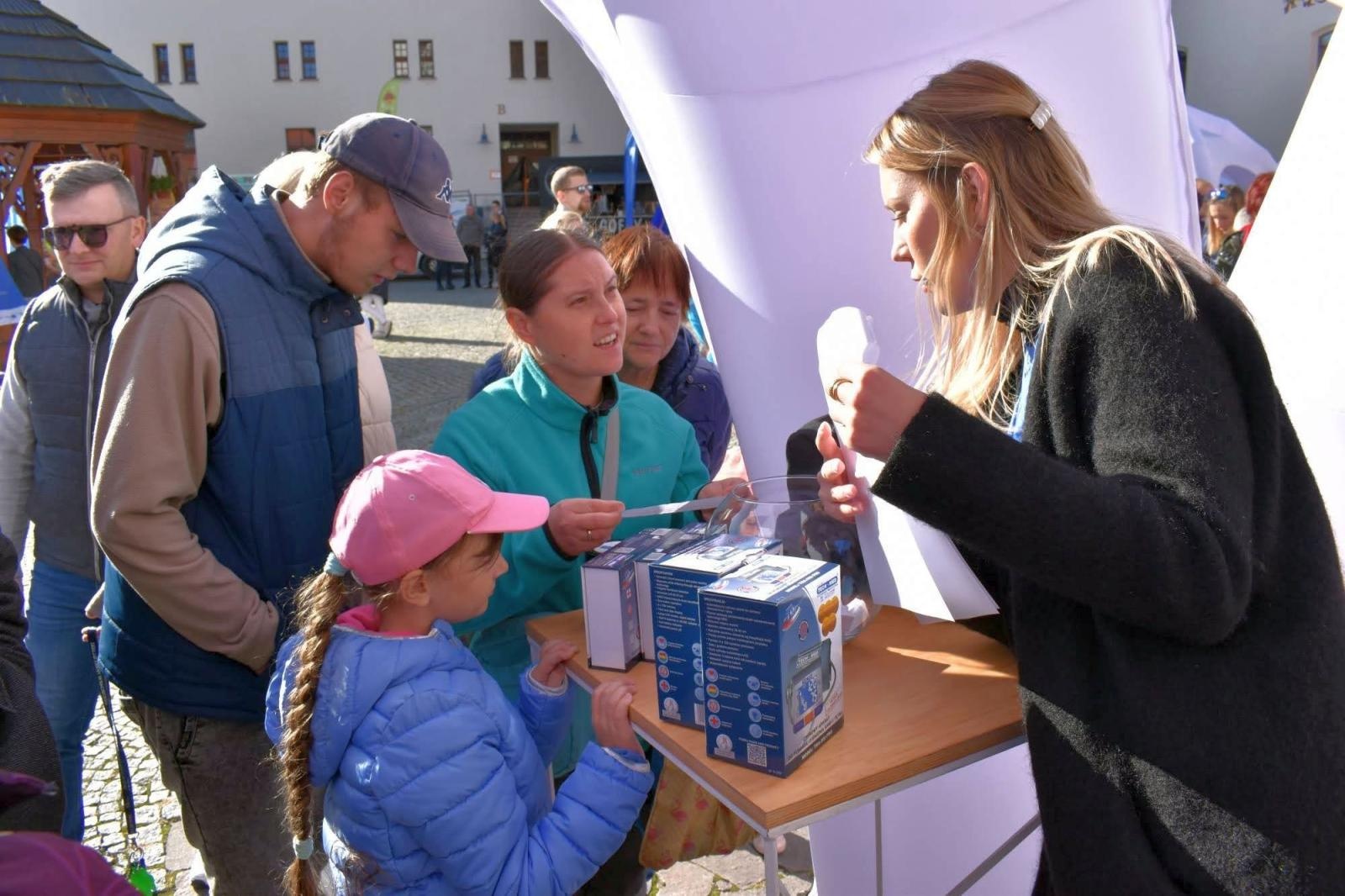 Zdjęcie w galerii na portalu naszraciborz.pl: Fundusze Europejskie. Nowa Energia! Tak było na pikniku na zamku wiadomości z regionu