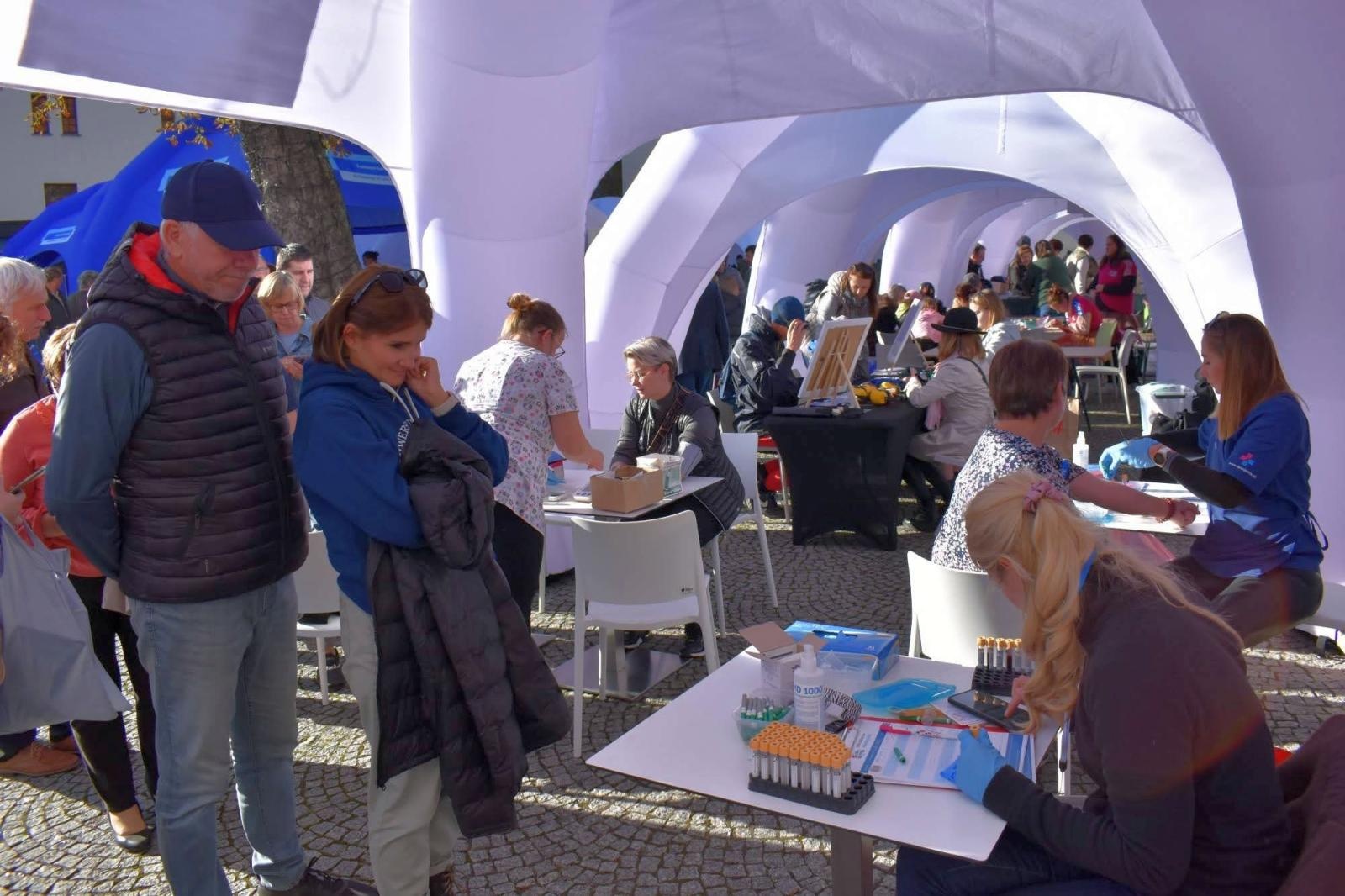 Zdjęcie w galerii na portalu naszraciborz.pl: Fundusze Europejskie. Nowa Energia! Tak było na pikniku na zamku wiadomości z regionu