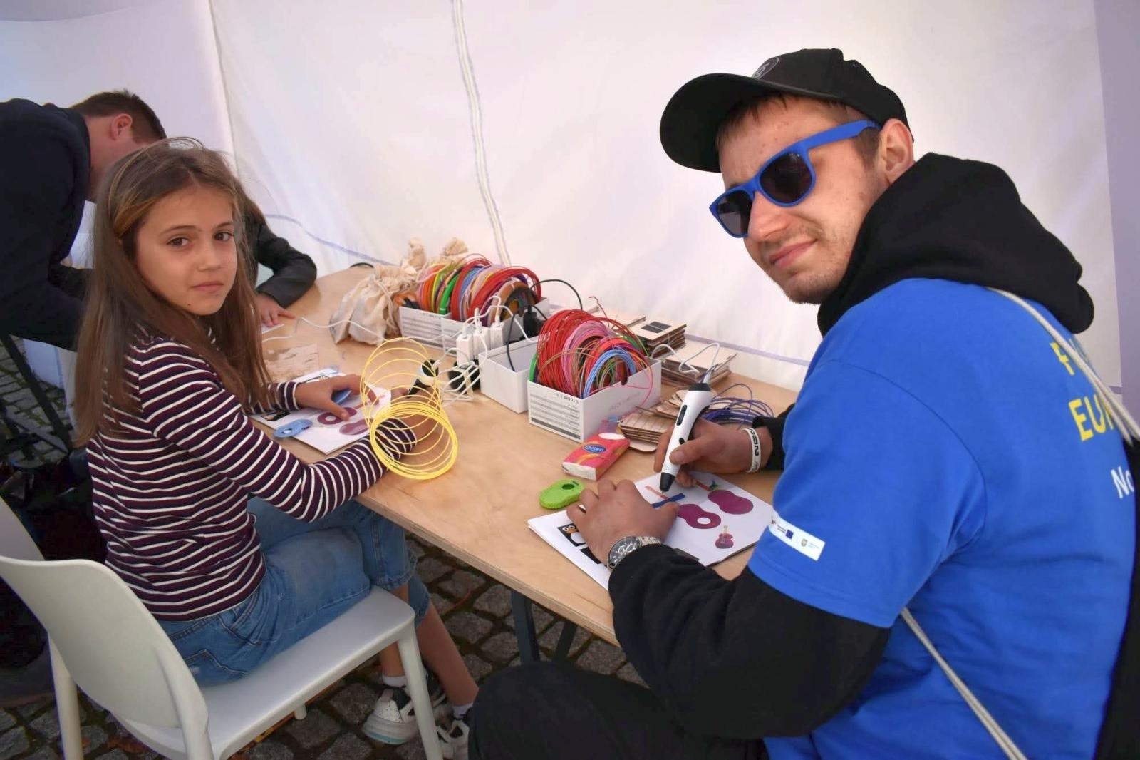 Zdjęcie w galerii na portalu naszraciborz.pl: Fundusze Europejskie. Nowa Energia! Tak było na pikniku na zamku wiadomości z regionu