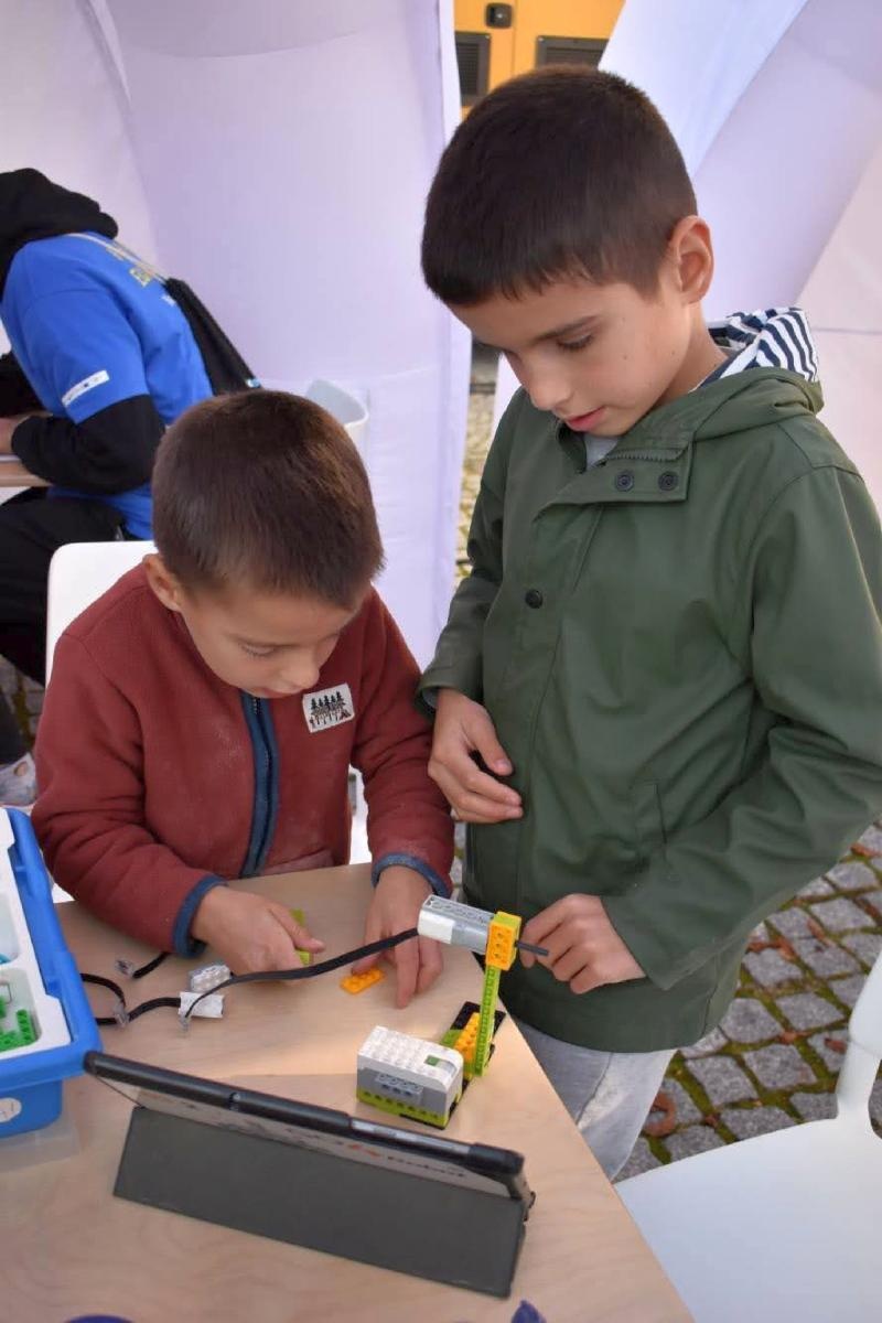 Zdjęcie w galerii na portalu naszraciborz.pl: Fundusze Europejskie. Nowa Energia! Tak było na pikniku na zamku wiadomości z regionu