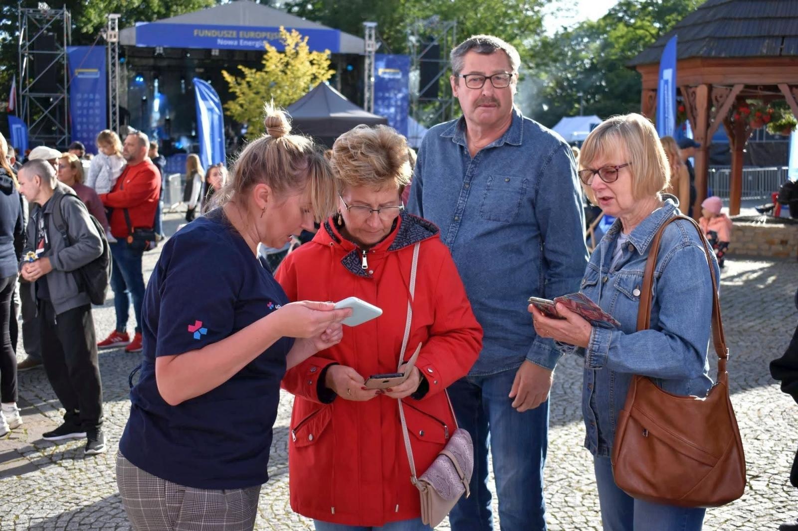 Zdjęcie w galerii na portalu naszraciborz.pl: Fundusze Europejskie. Nowa Energia! Tak było na pikniku na zamku wiadomości z regionu