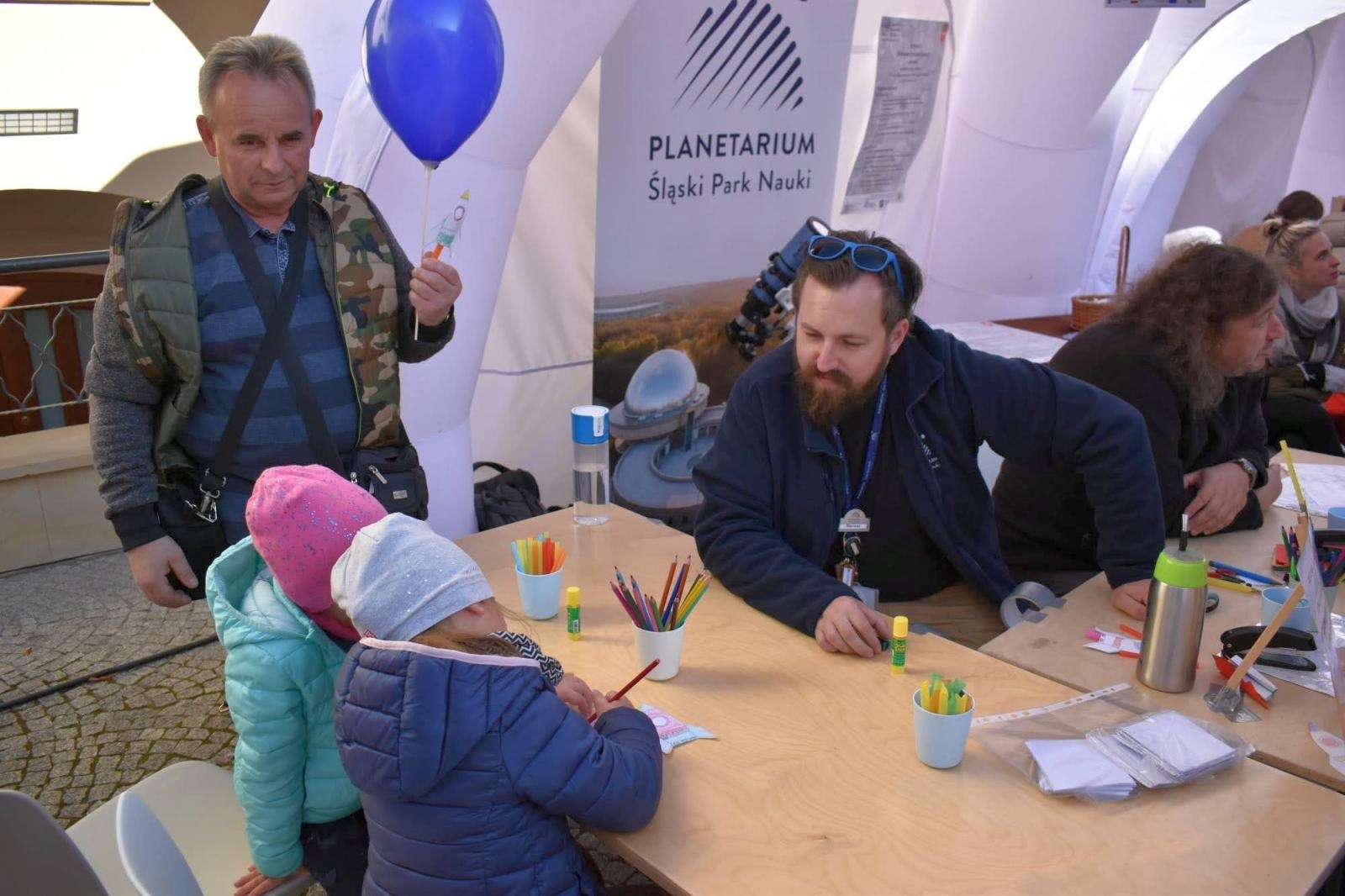 Zdjęcie w galerii na portalu naszraciborz.pl: Fundusze Europejskie. Nowa Energia! Tak było na pikniku na zamku wiadomości z regionu