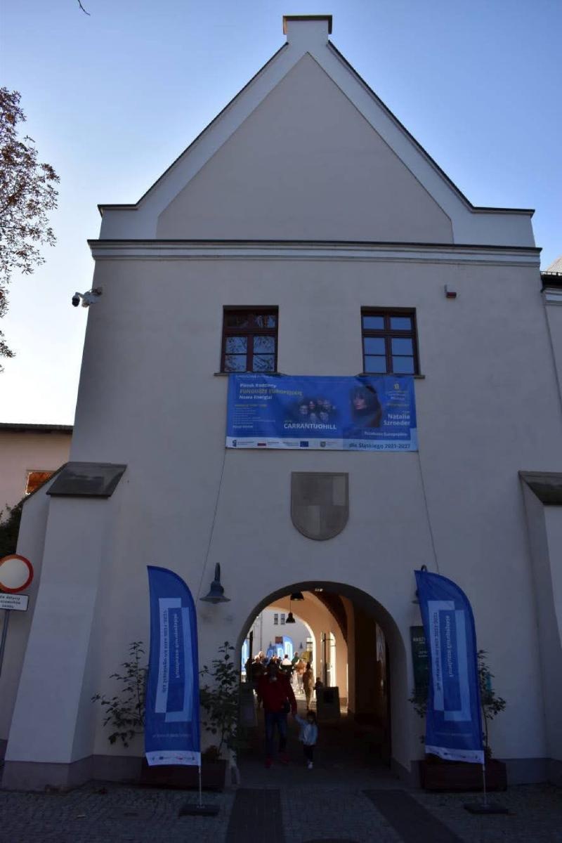 Zdjęcie w galerii na portalu naszraciborz.pl: Fundusze Europejskie. Nowa Energia! Tak było na pikniku na zamku wiadomości z regionu