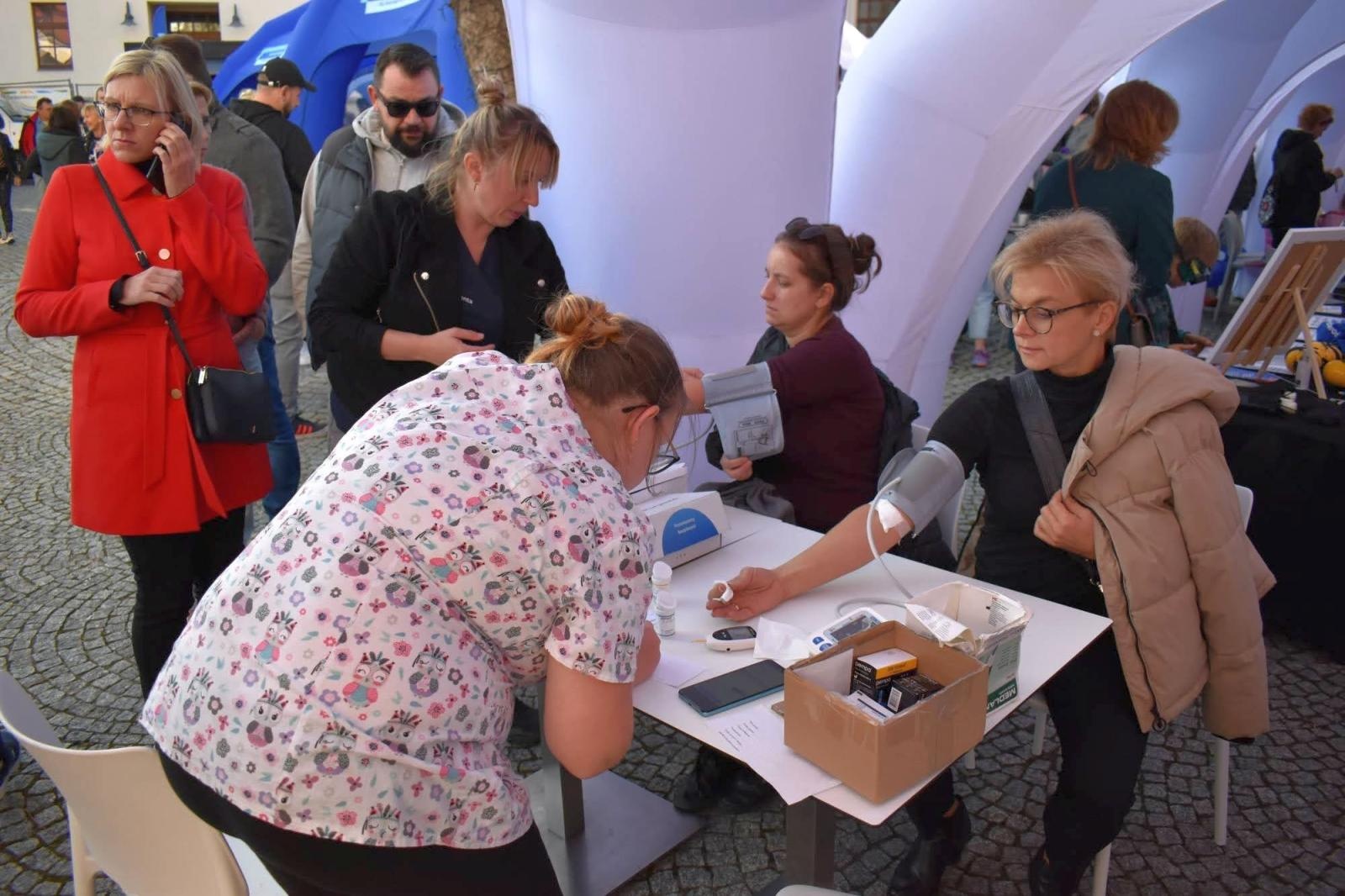 Zdjęcie w galerii na portalu naszraciborz.pl: Fundusze Europejskie. Nowa Energia! Tak było na pikniku na zamku wiadomości z regionu