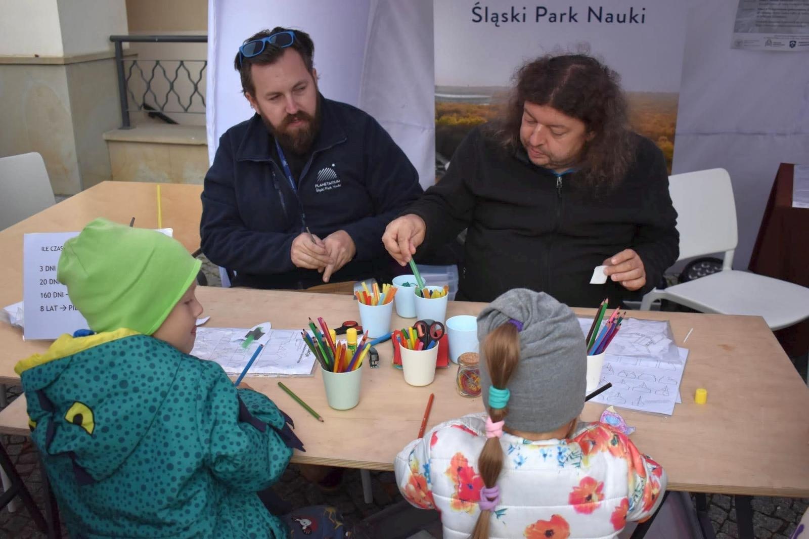 Zdjęcie w galerii na portalu naszraciborz.pl: Fundusze Europejskie. Nowa Energia! Tak było na pikniku na zamku wiadomości z regionu