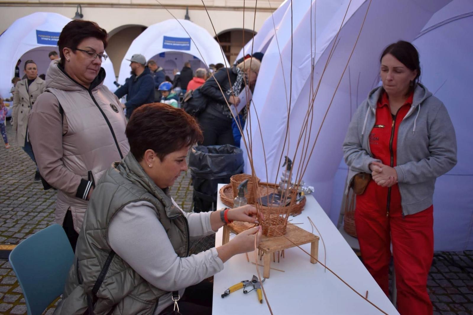 Zdjęcie w galerii na portalu naszraciborz.pl: Fundusze Europejskie. Nowa Energia! Tak było na pikniku na zamku wiadomości z regionu