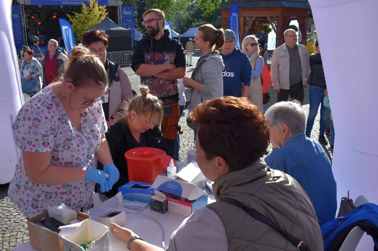 Zdjęcie w galerii na portalu naszraciborz.pl: Fundusze Europejskie. Nowa Energia! Tak było na pikniku na zamku wiadomości z regionu