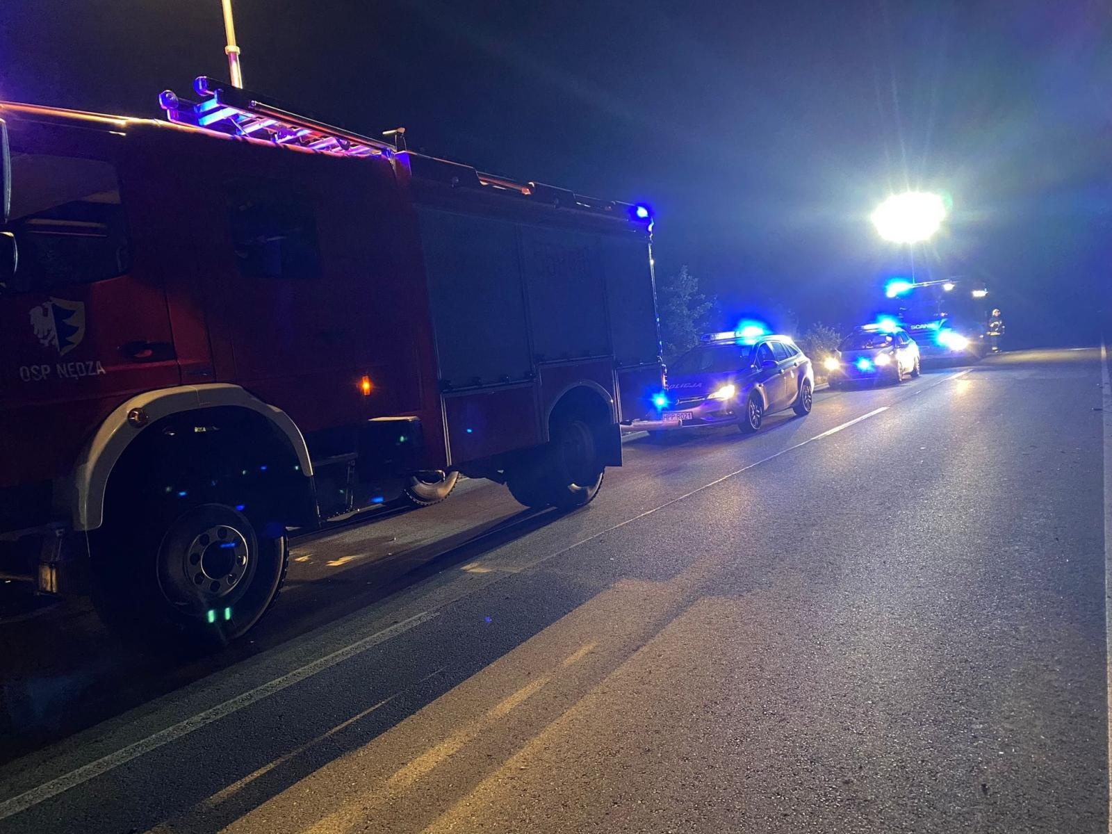 Zdjęcie w galerii na portalu naszraciborz.pl: Raport 998. Mitsubishi lancer zderzył się z dzikiem w Nędzy wiadomości z regionu