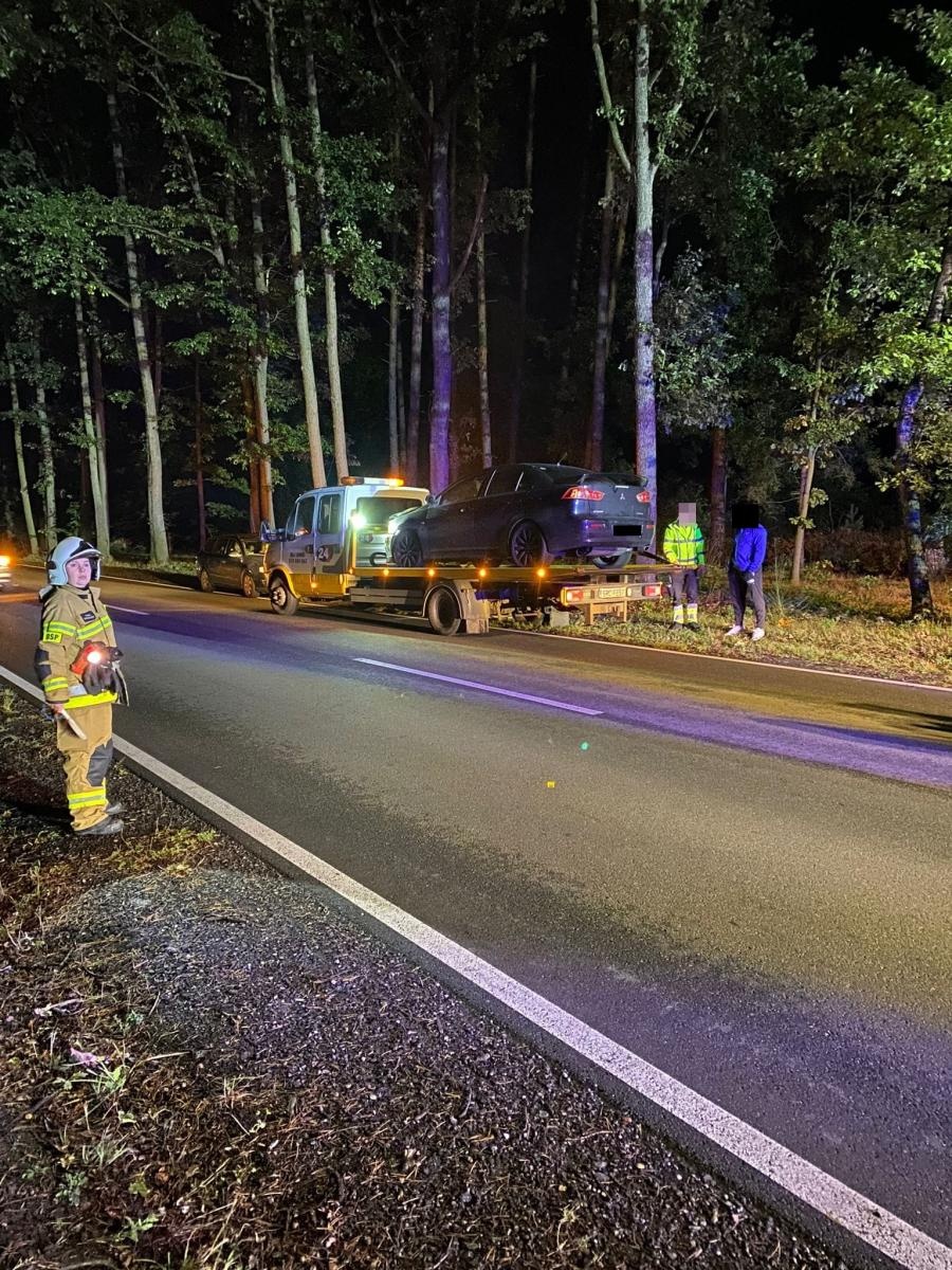 Zdjęcie w galerii na portalu naszraciborz.pl: Raport 998. Mitsubishi lancer zderzył się z dzikiem w Nędzy wiadomości z regionu