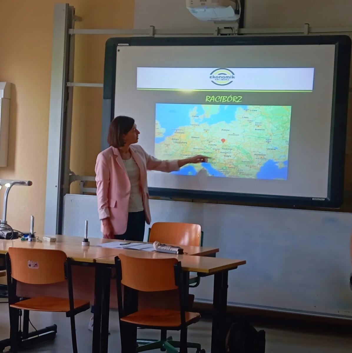 Zdjęcie w galerii na portalu naszraciborz.pl: Nauczyciele Ekonomika z wizytą w niemieckiej szkole Kaufmannschule 1 w Hagen. wiadomości z regionu