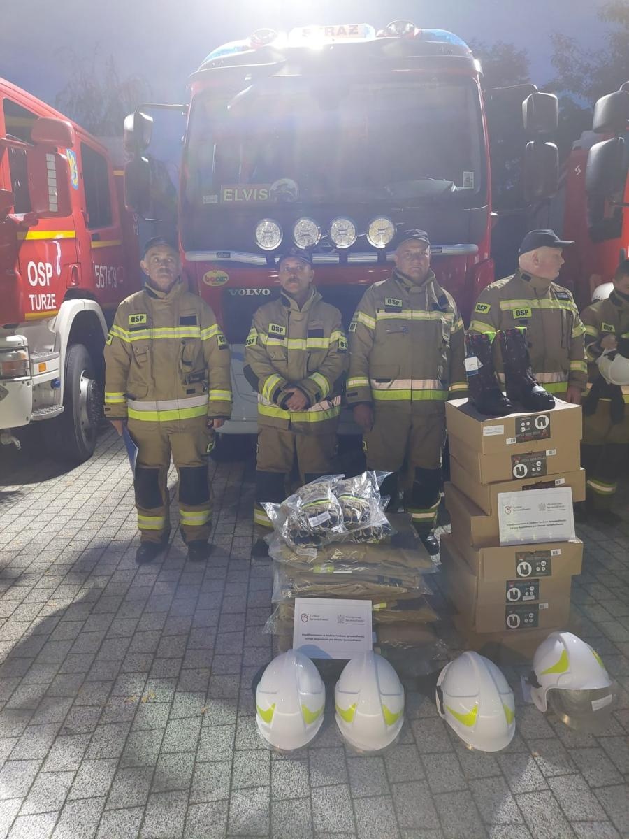 Zdjęcie w galerii na portalu naszraciborz.pl: Strażacy z Kuźni Raciborskiej z nowym sprzętem wiadomości z regionu